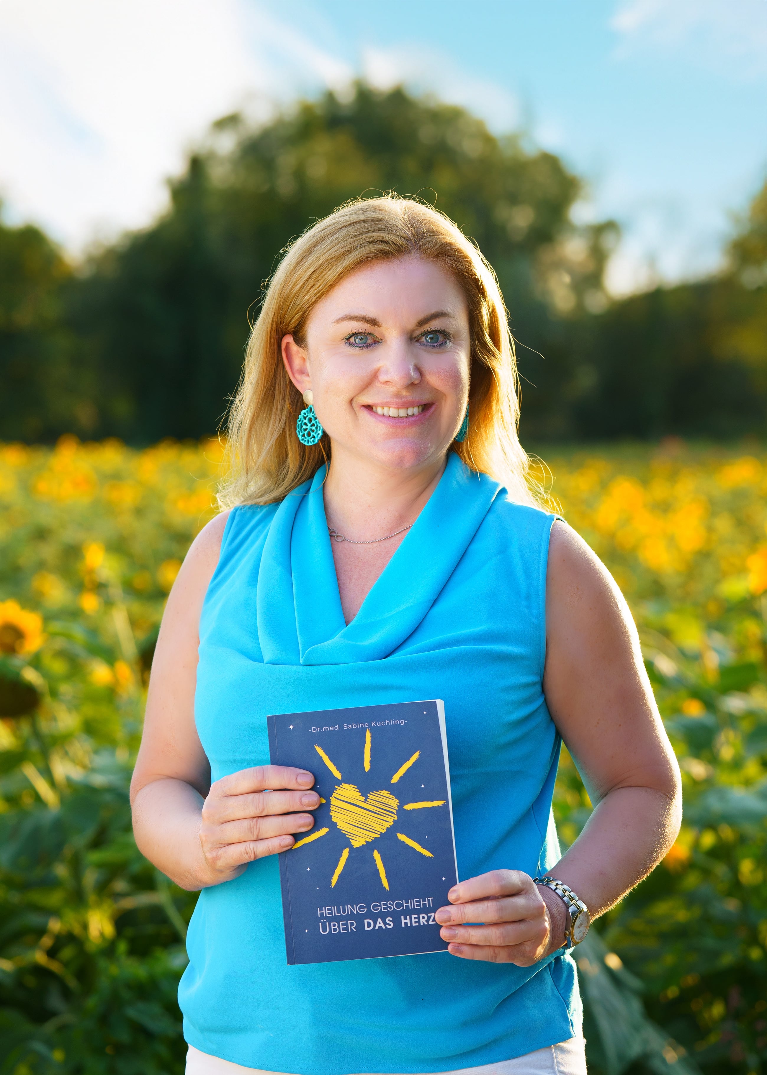 Bild von Dr. Sabine Kuchling mit Buch