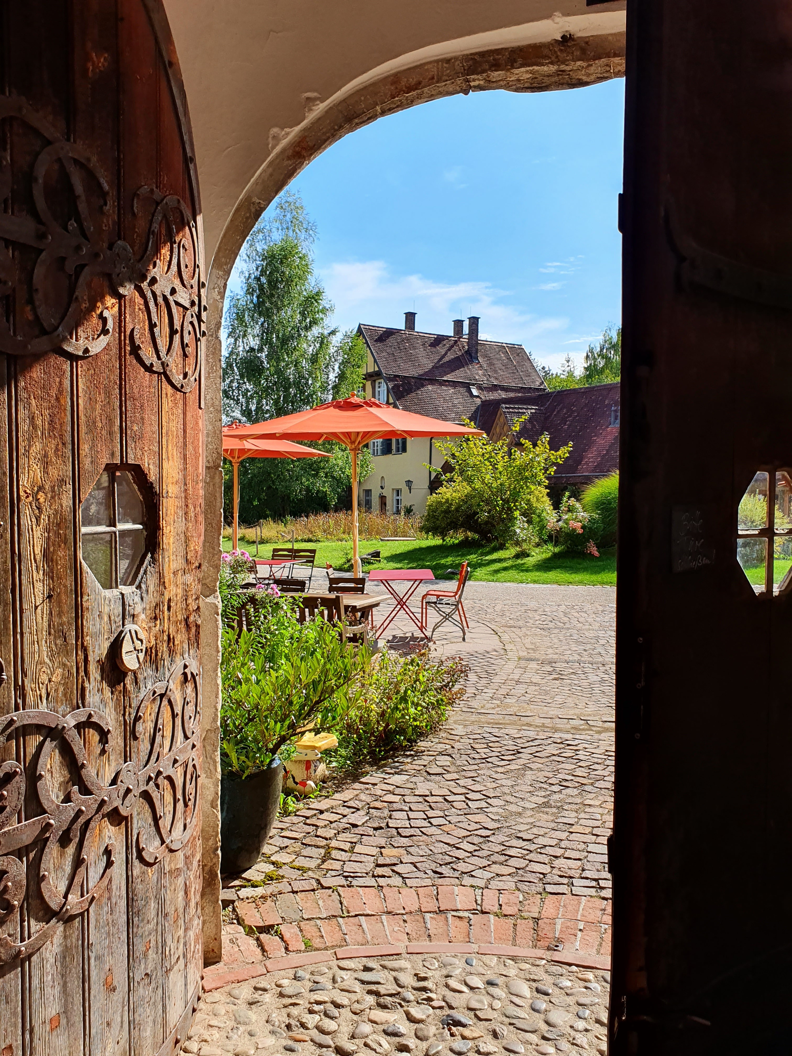 Minimal architecture