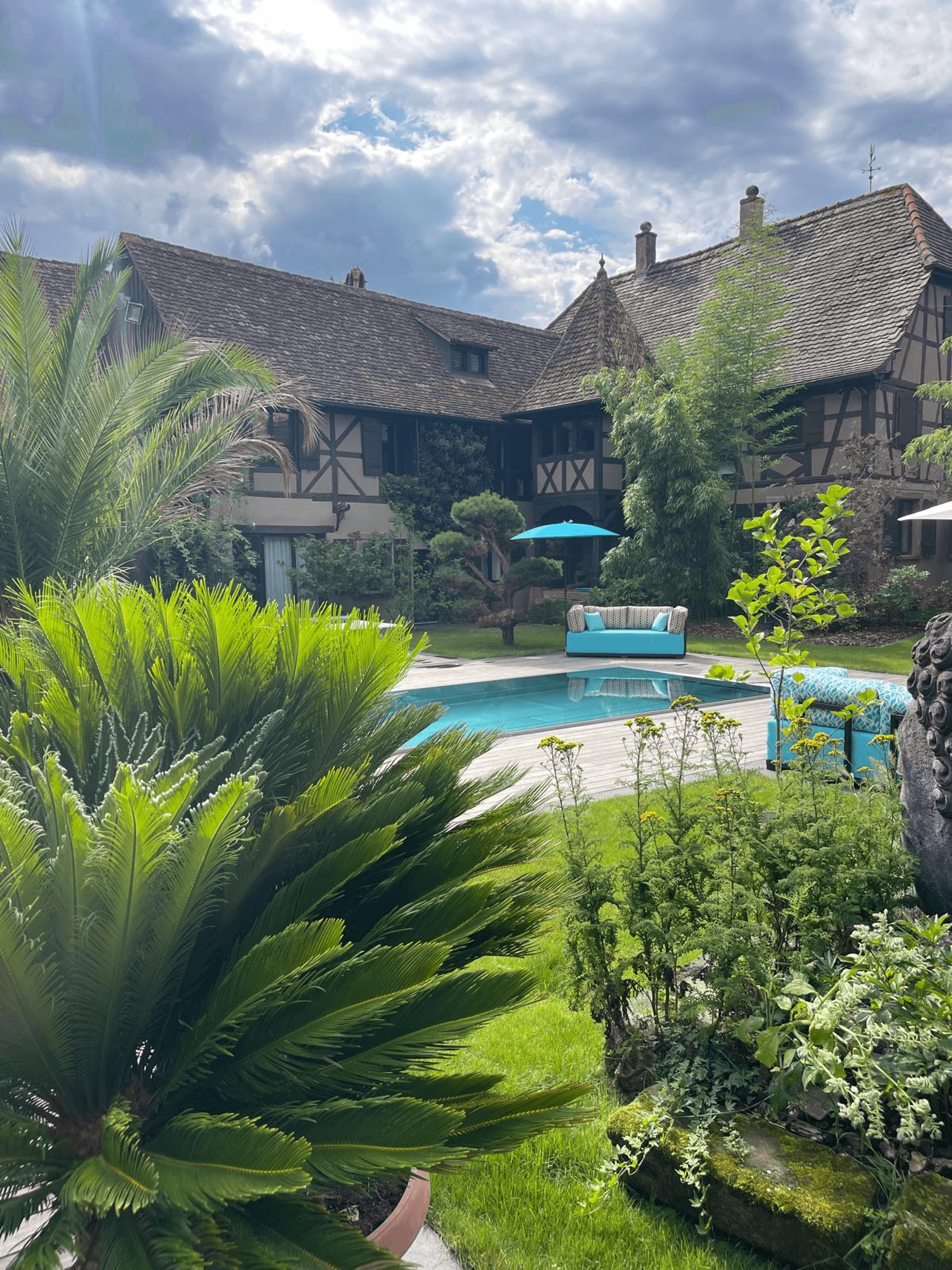 Coach explaining stuff to an athlete