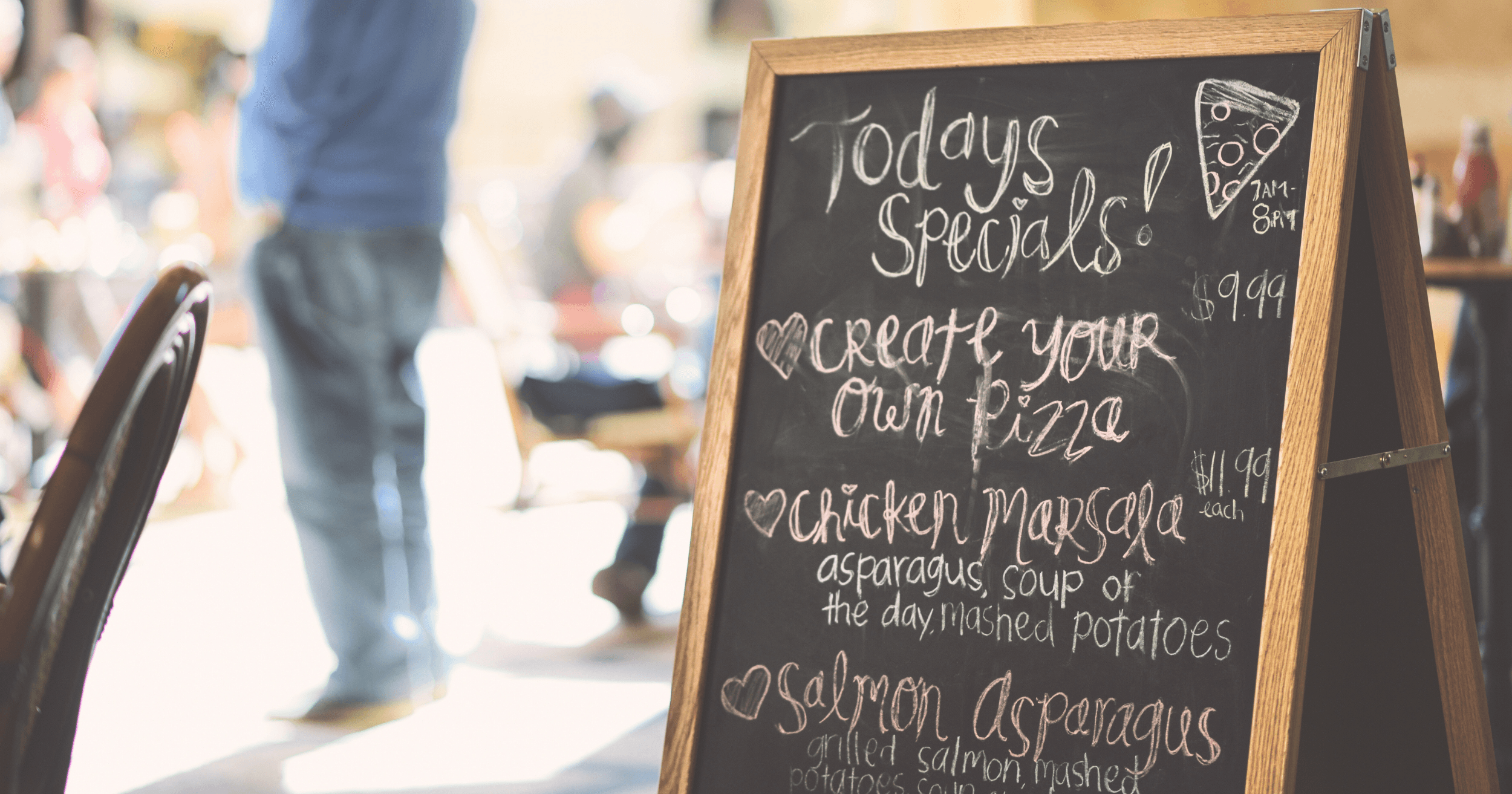Papan tanda di luar sebuah restoran Malaysia