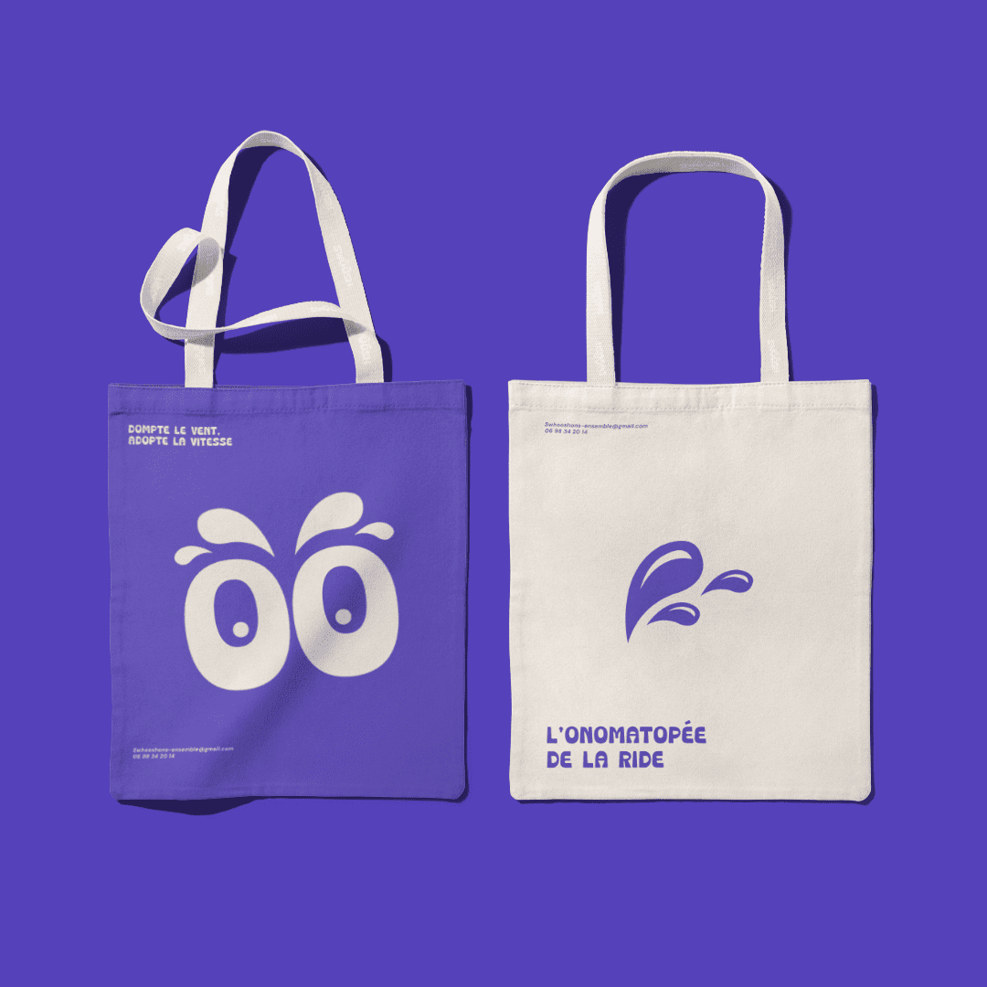 Mise en situation (mockup) de flyers imprimés conçus pour le branding de Villa Wassim Marrakech. Les deux flyers sont posés en angle sur une surface en bois. Le recto présente une composition d'images de l'hôtel (piscine, gastronomie, ambiance) et des icônes minimalistes pour les services (Spa, Sport, Team Building), avec le logo Villa Wassim en évidence. Le verso contient un texte de présentation ('Welcome to your oasis'), des photos des chambres intérieures, et les informations de contact. Ce support illustre l'expertise de Nux-Studio en design graphique de support imprimé, direction artistique et création de matériel marketing cohérent avec le branding digital du secteur hôtelier de luxe.