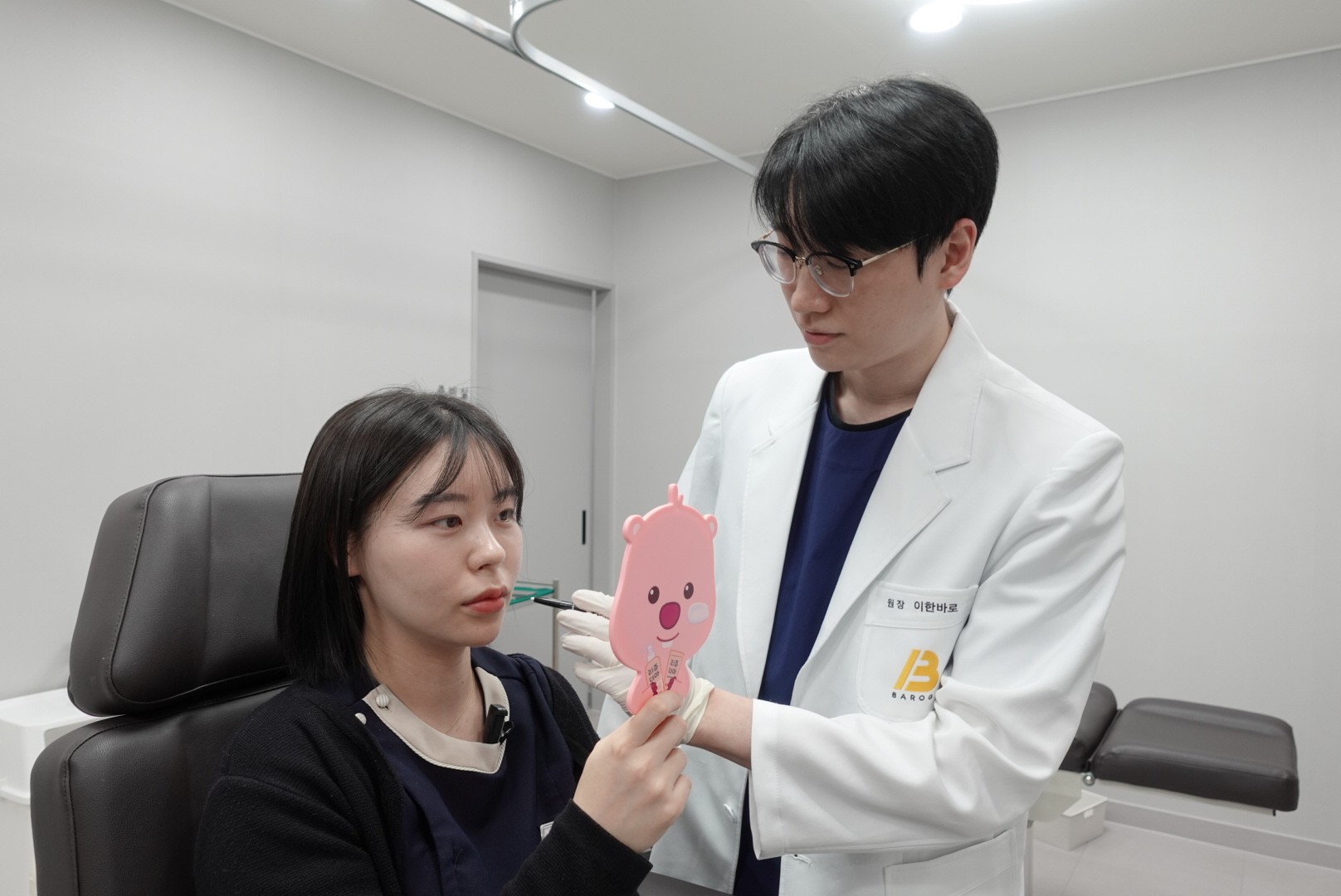 이한바로 대표원장 진료중