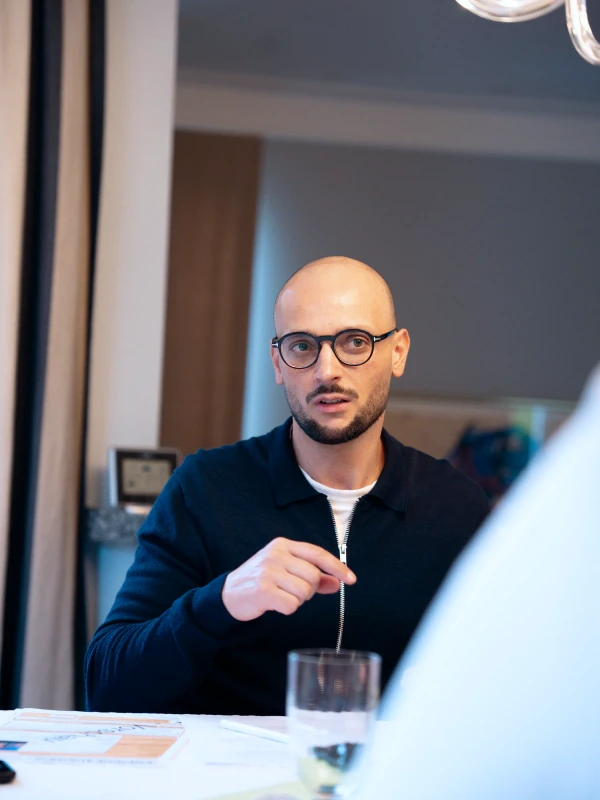 Energieberatungsgespräch mit Herr Salihu mit Familie Stein