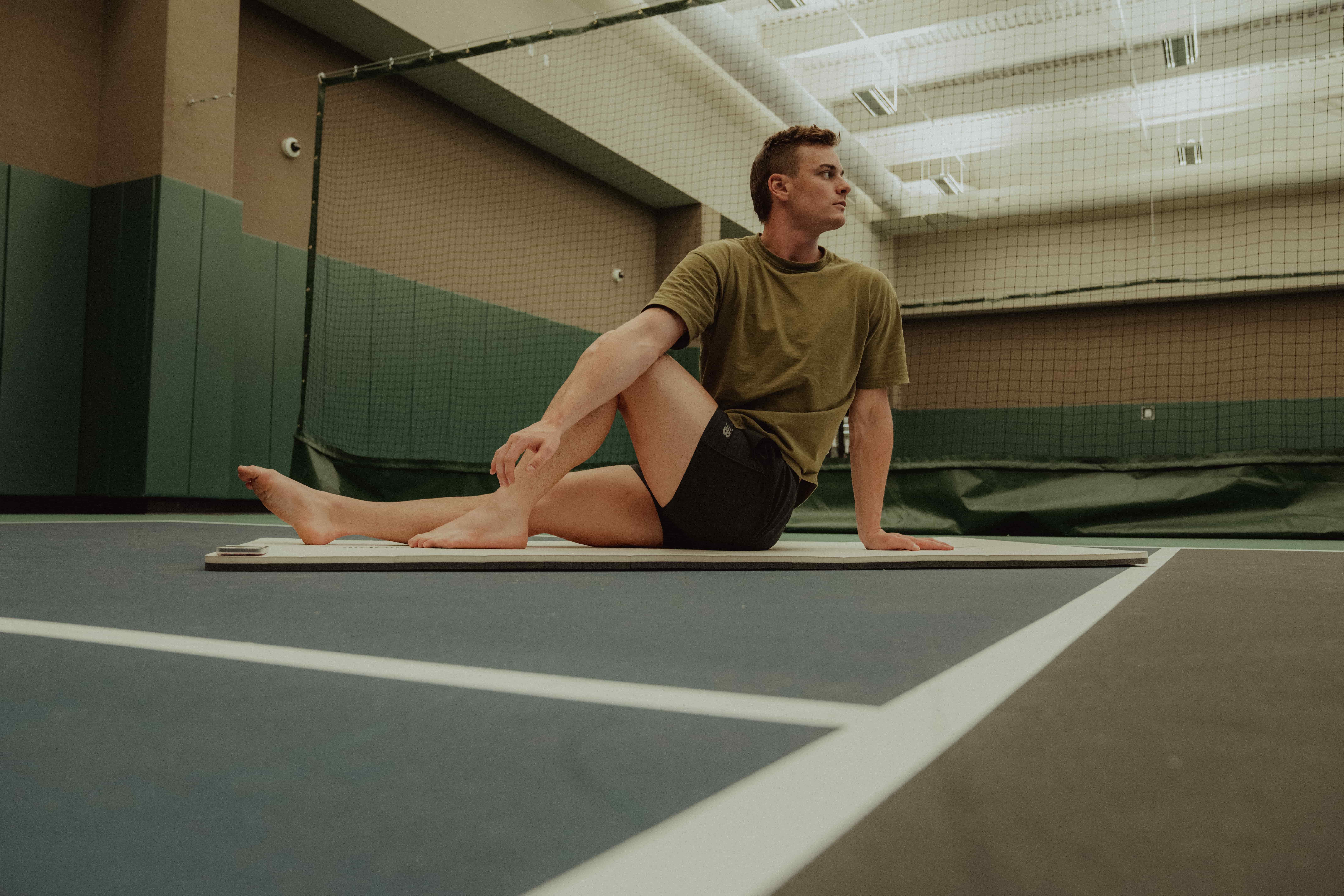 man in tennis court - Mobility vs Flexibility