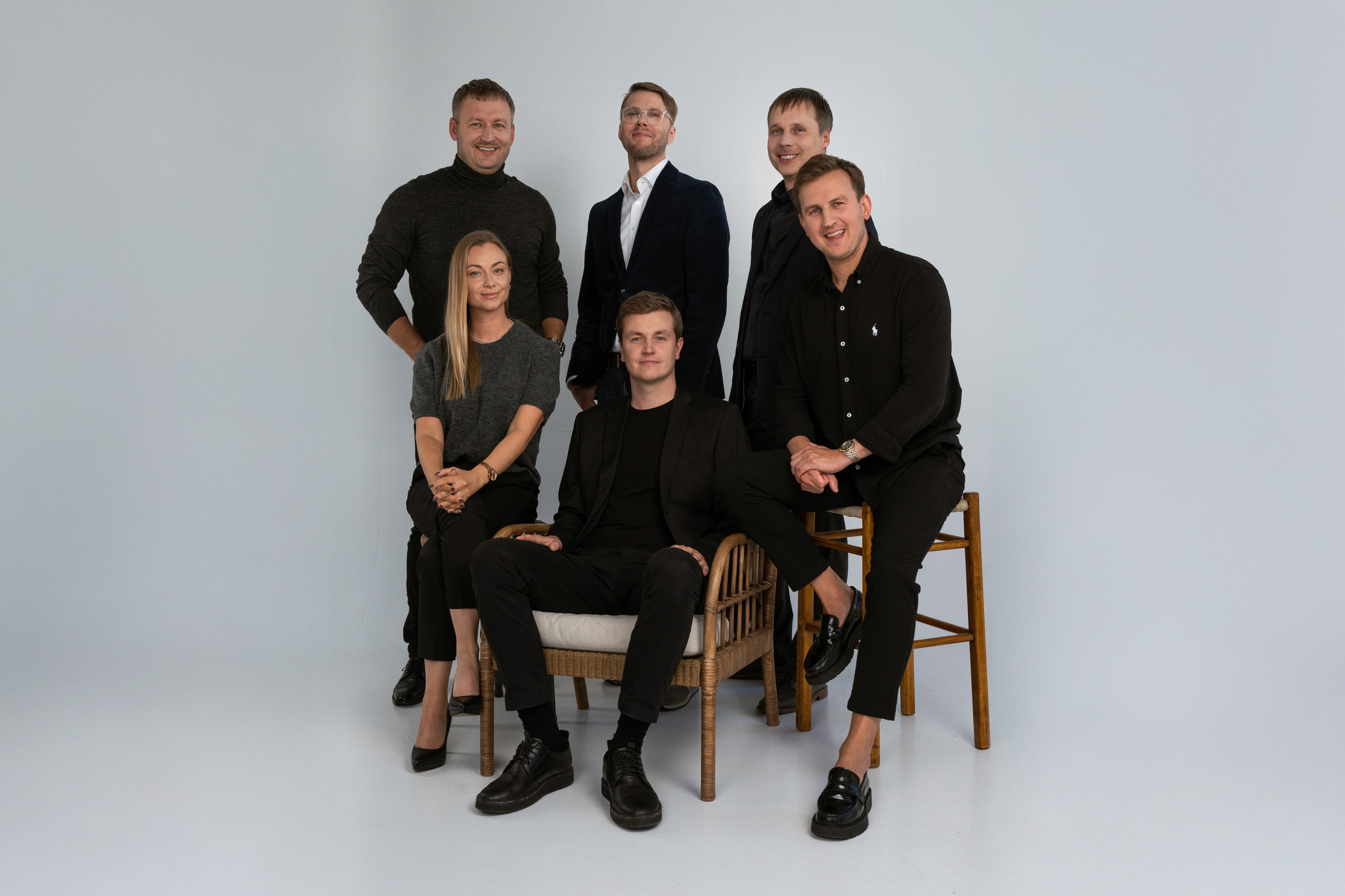 Me oleme inimesed Modena taga. Üks tiim ja ühtne kogukond, kus iga hääl loeb ja iga inimene on väärtus. Meid ühendab soov kasvada ja areneda  läbi koostöö ja uuendusmeelsuse.