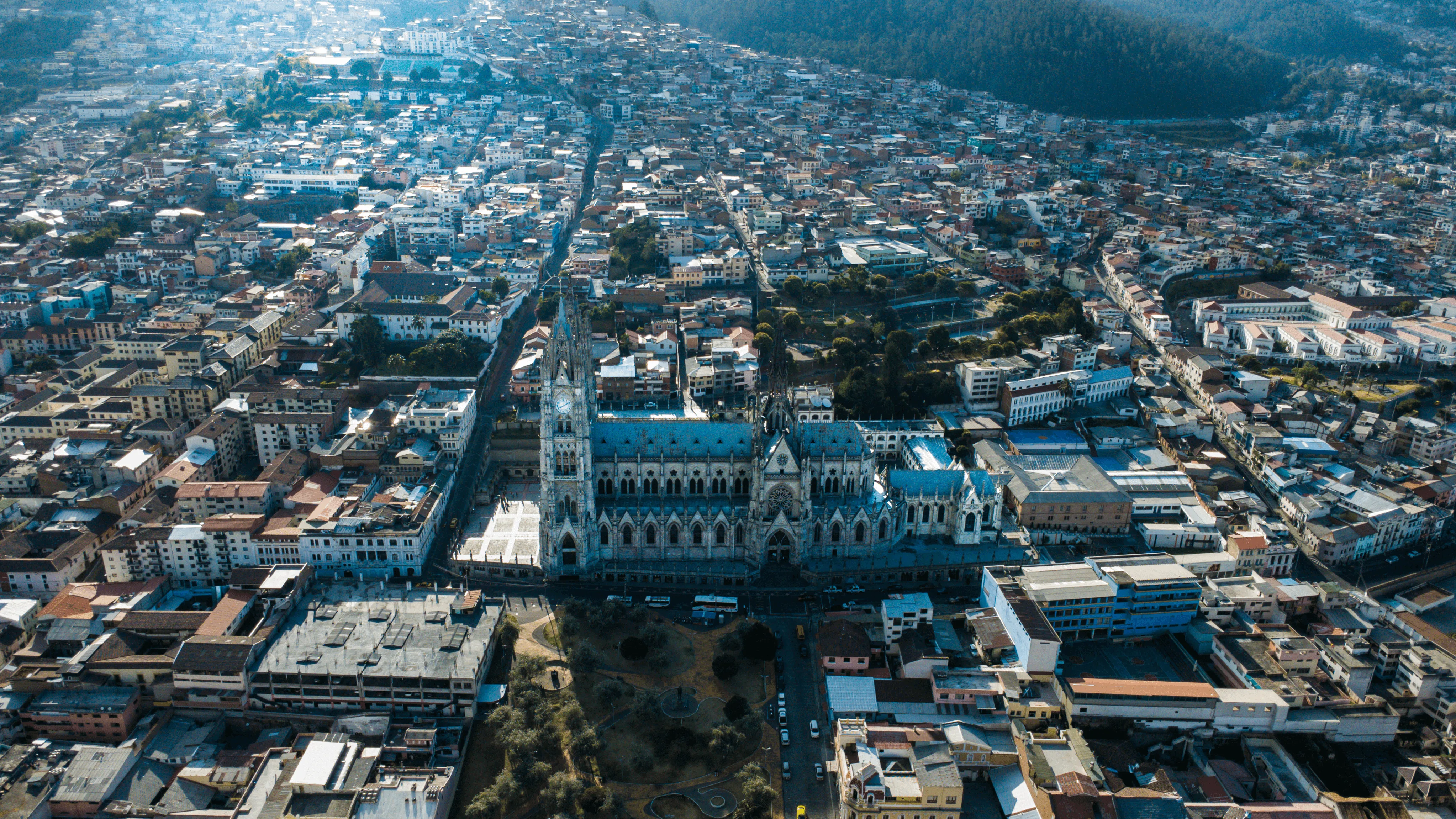 Basilique de Quito vue du ci