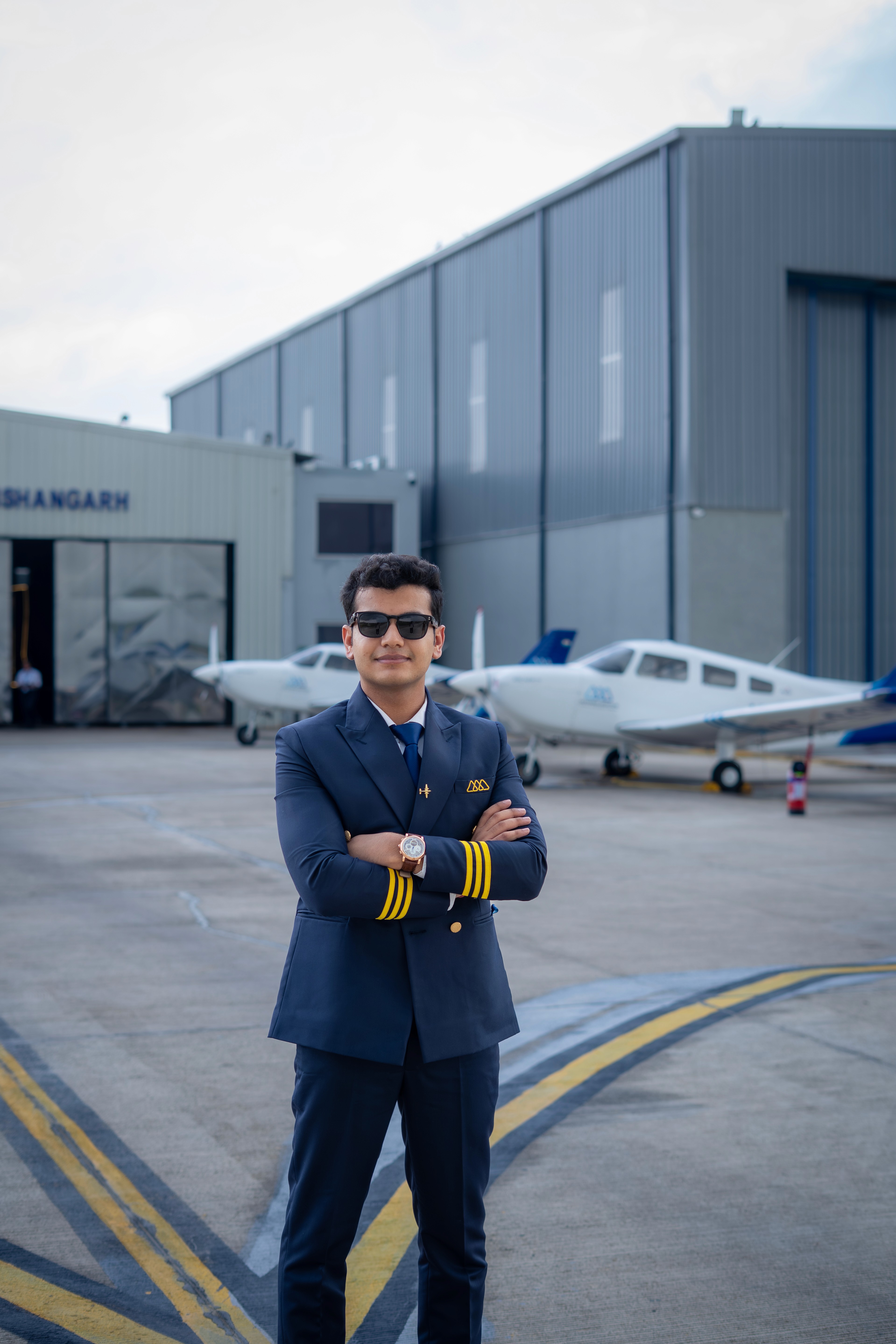 man wearing brown knit crew-neck sweater