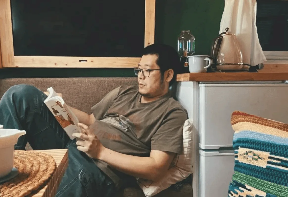 成员 01 头像，选中后可替换图片