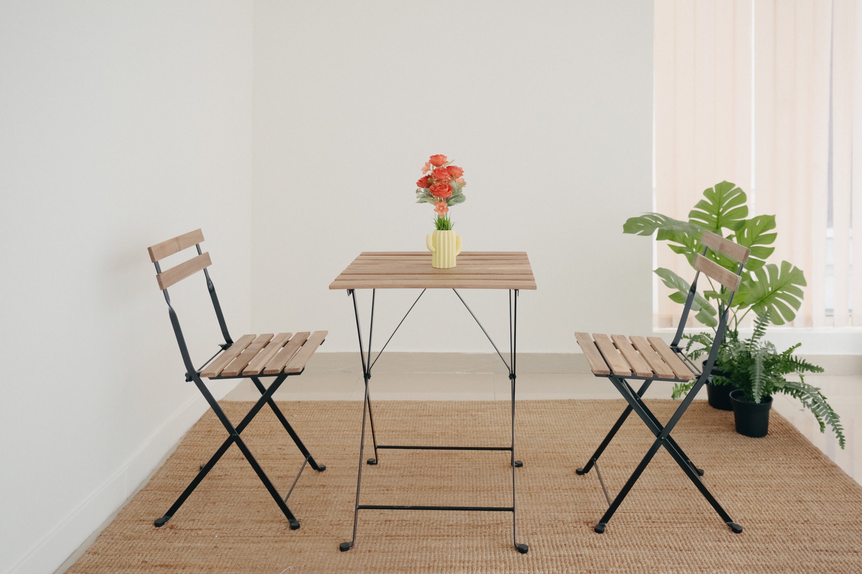 A photo of a group of models