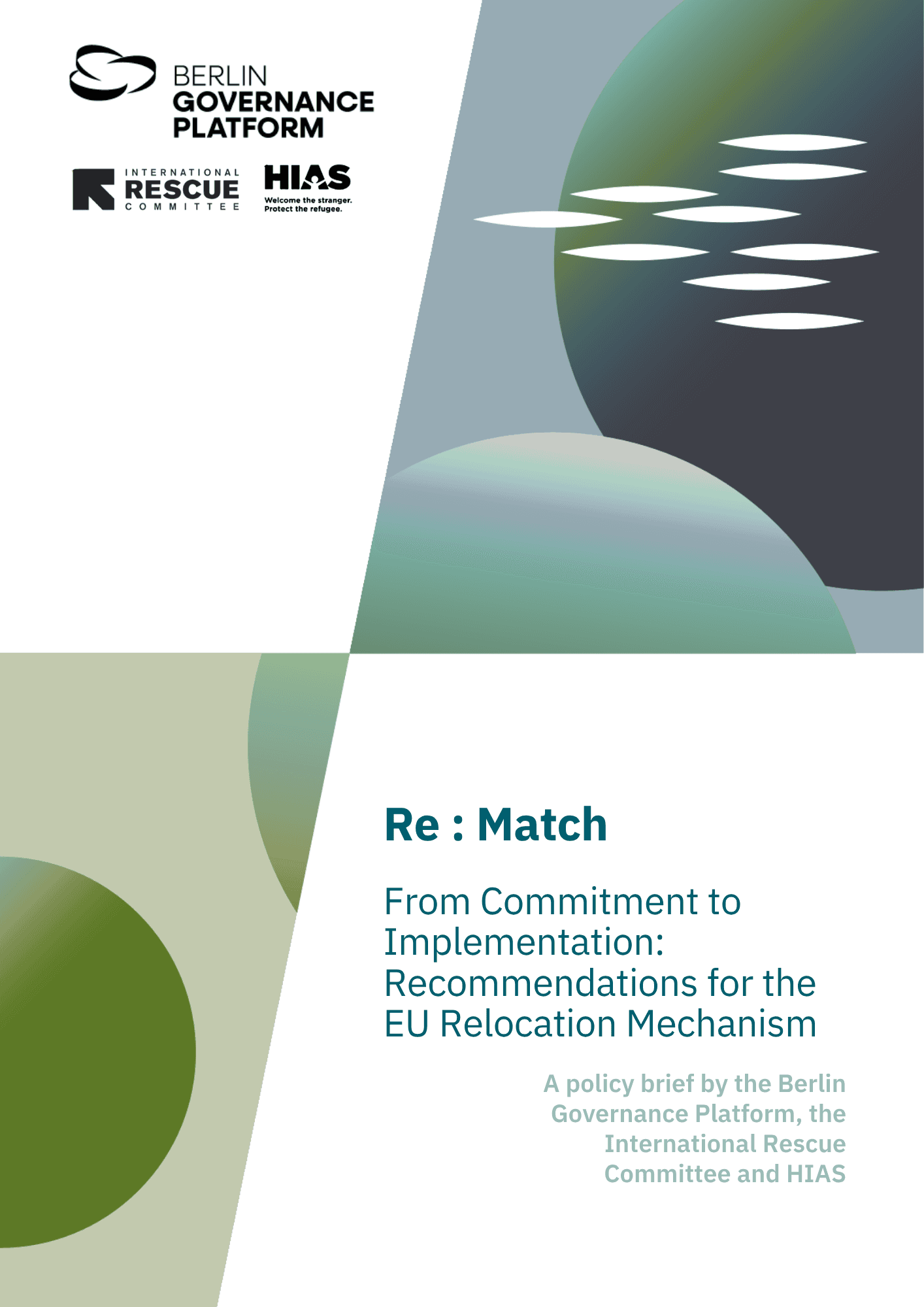 Frau mit geschlossenen Augen, roten Haaren und einem grünen Blatt vor ihrem Gesicht.