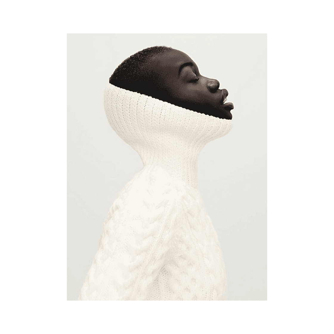 Ощущение наслаждения ароматом, передающее эмоциональную связь с парфюмами Storysmell, пробуждающими воспоминания и вдохновение