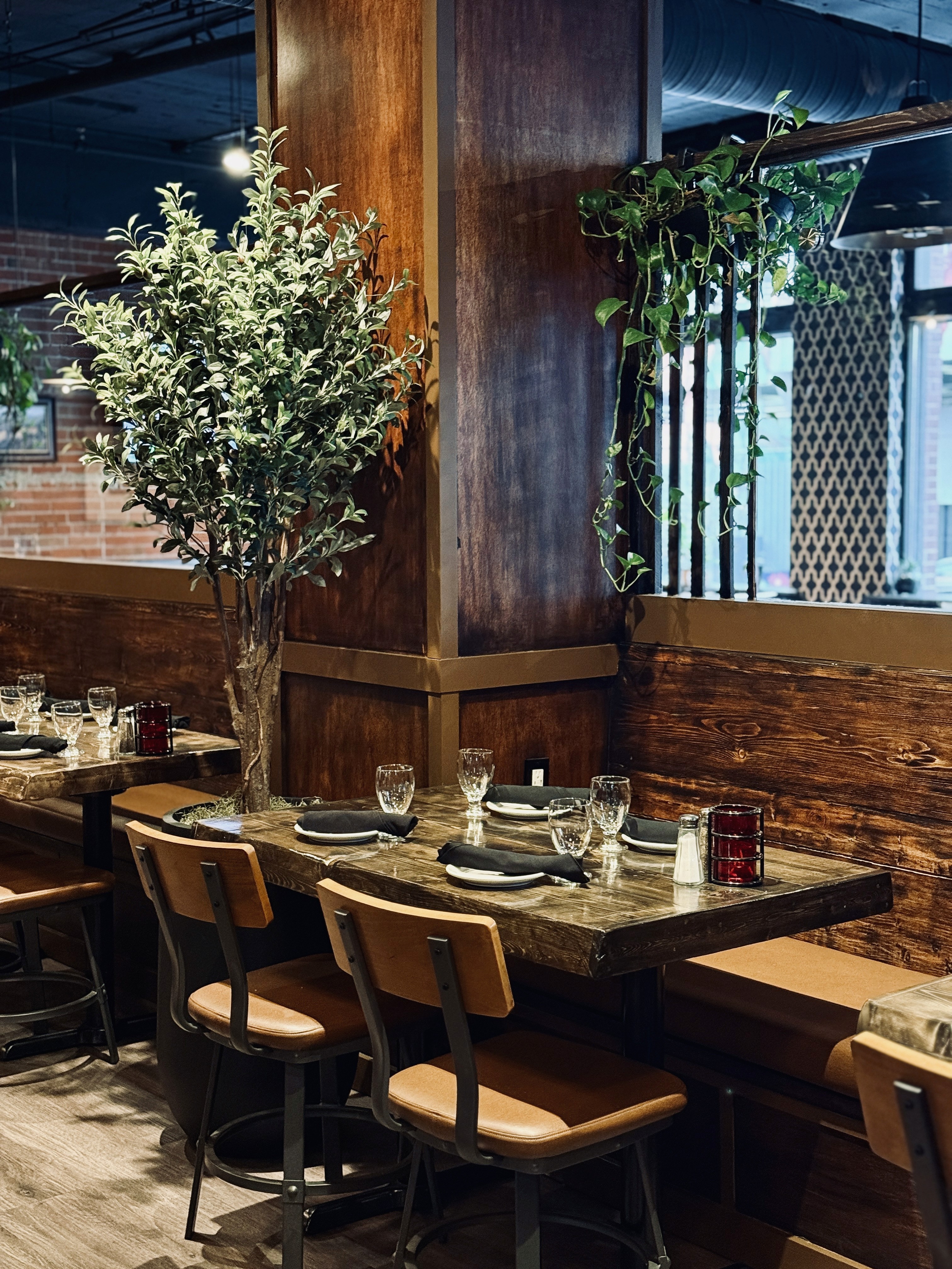 Romantic restaurant in Calgary for Valentine’s Day celebration