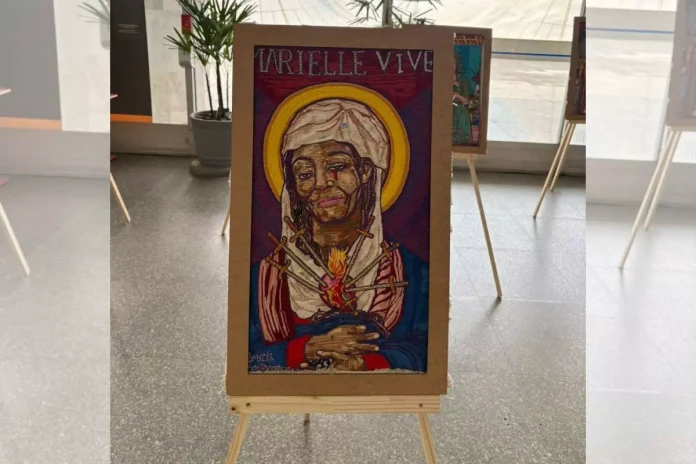 Quadro com nossa senhora das dores e uma frase escrito marielle vive.