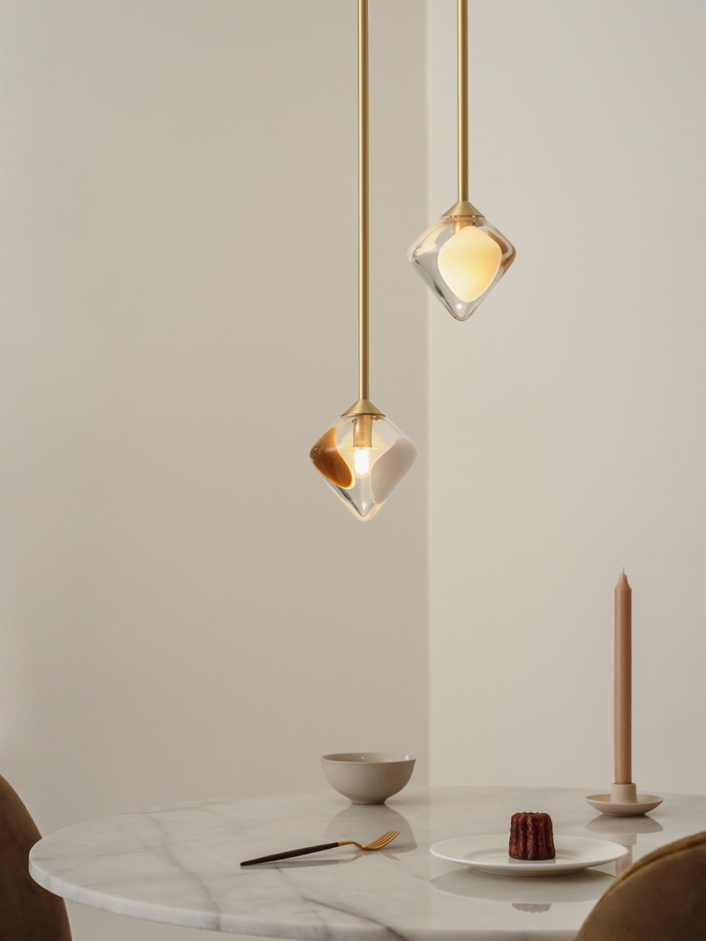 KOA pendant light – hand-blown diamond-shaped glass with natural tones