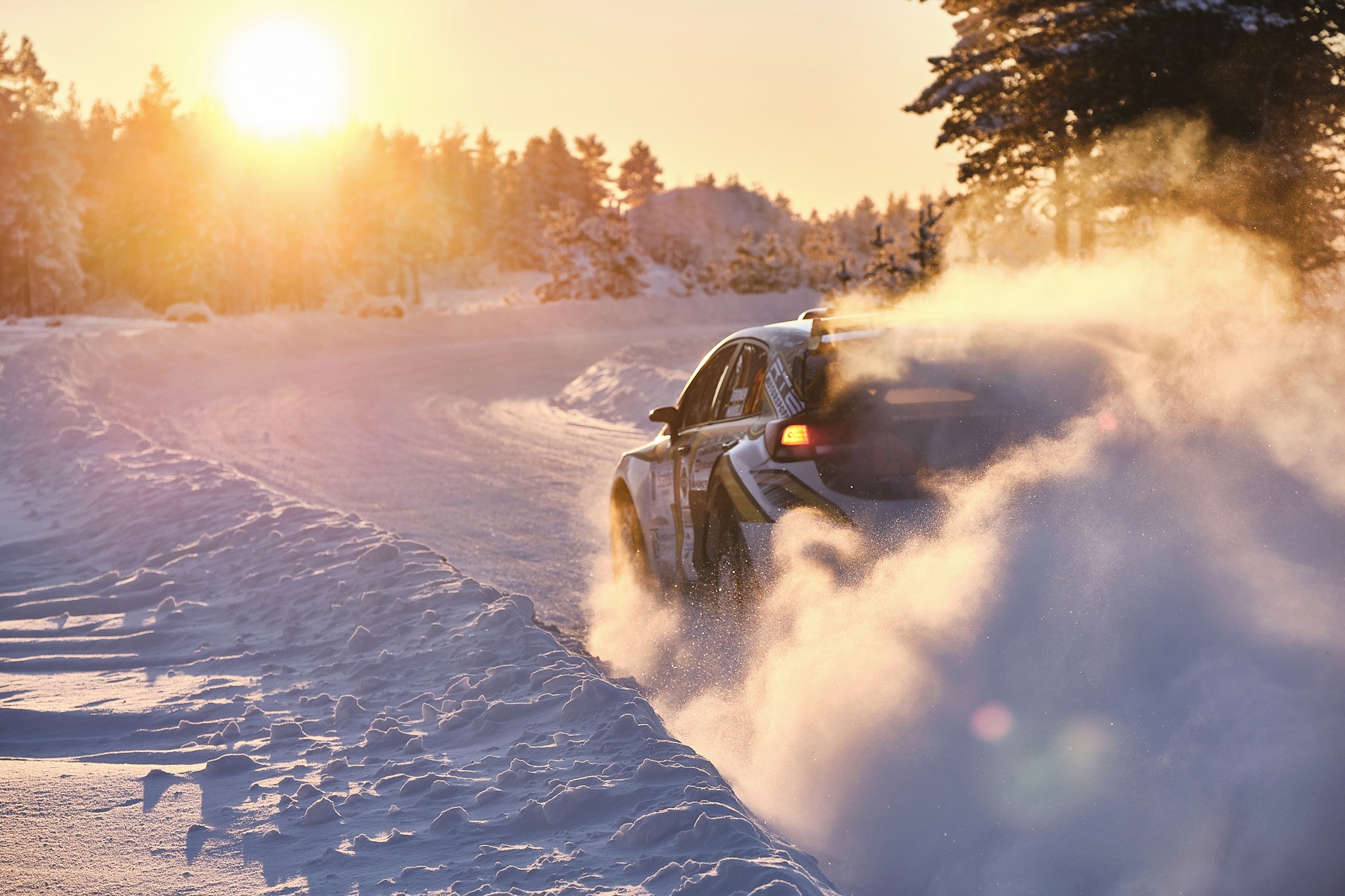 Dynamic picture of a cyclist riding downhill