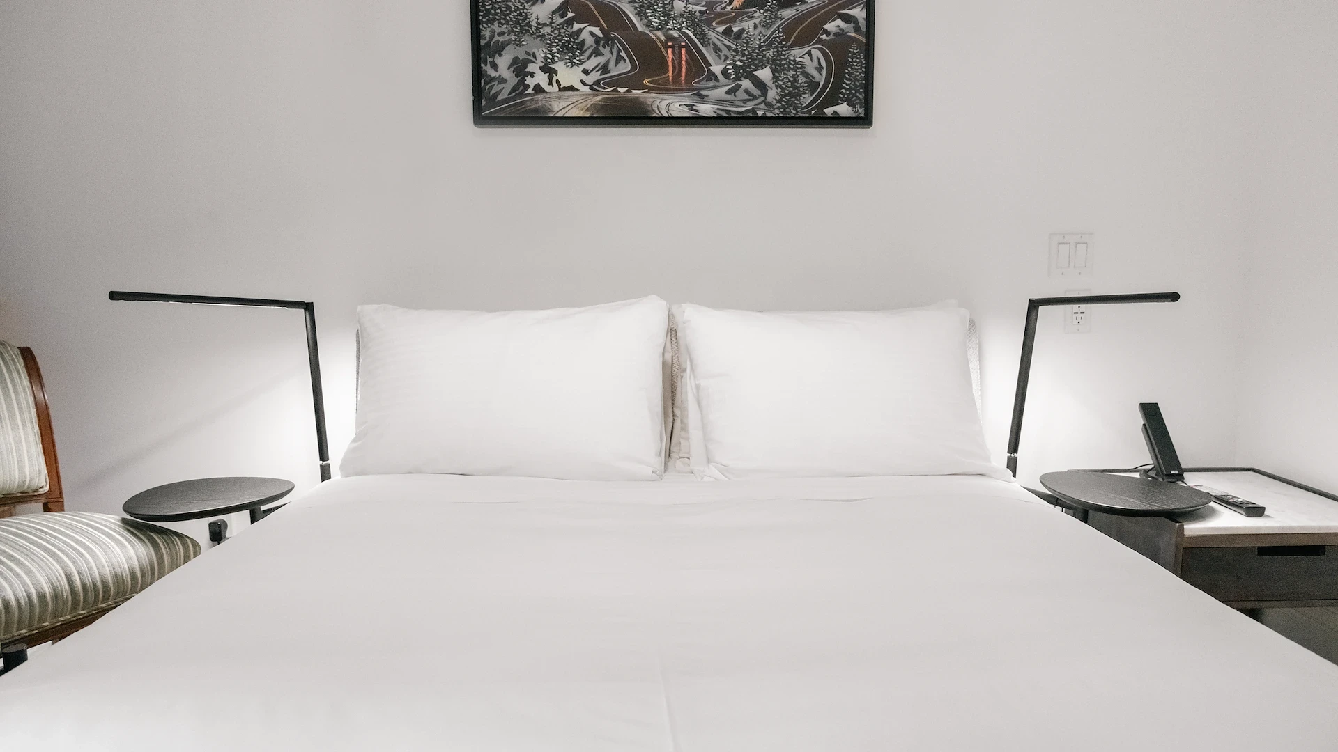 Queen Chamber bed