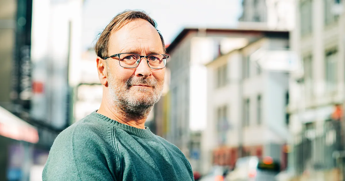 Illustrasjonsbilde av en middelaldrende mann som ble helbredet i venstre skulder.
