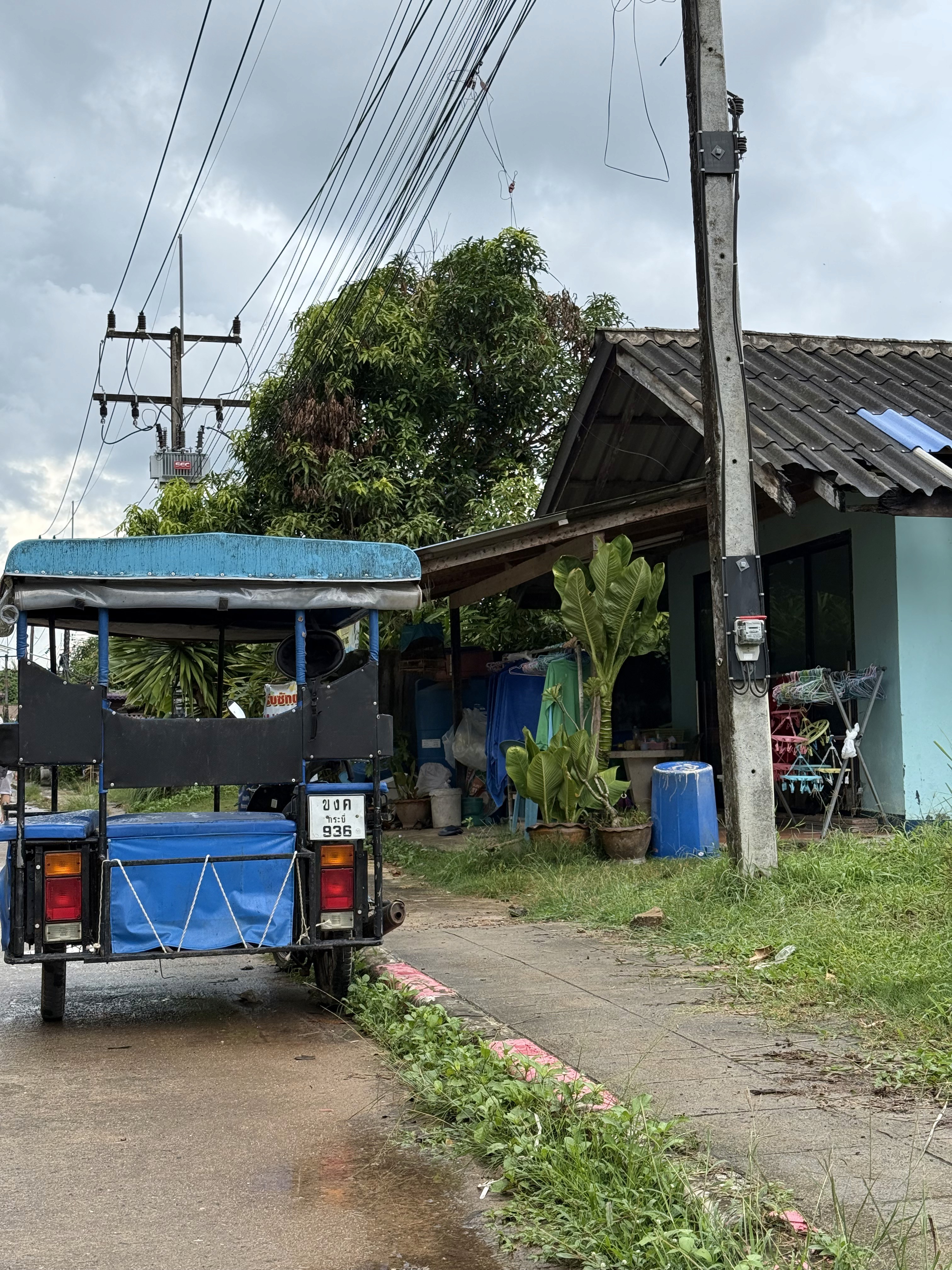 white umbrella on seashore