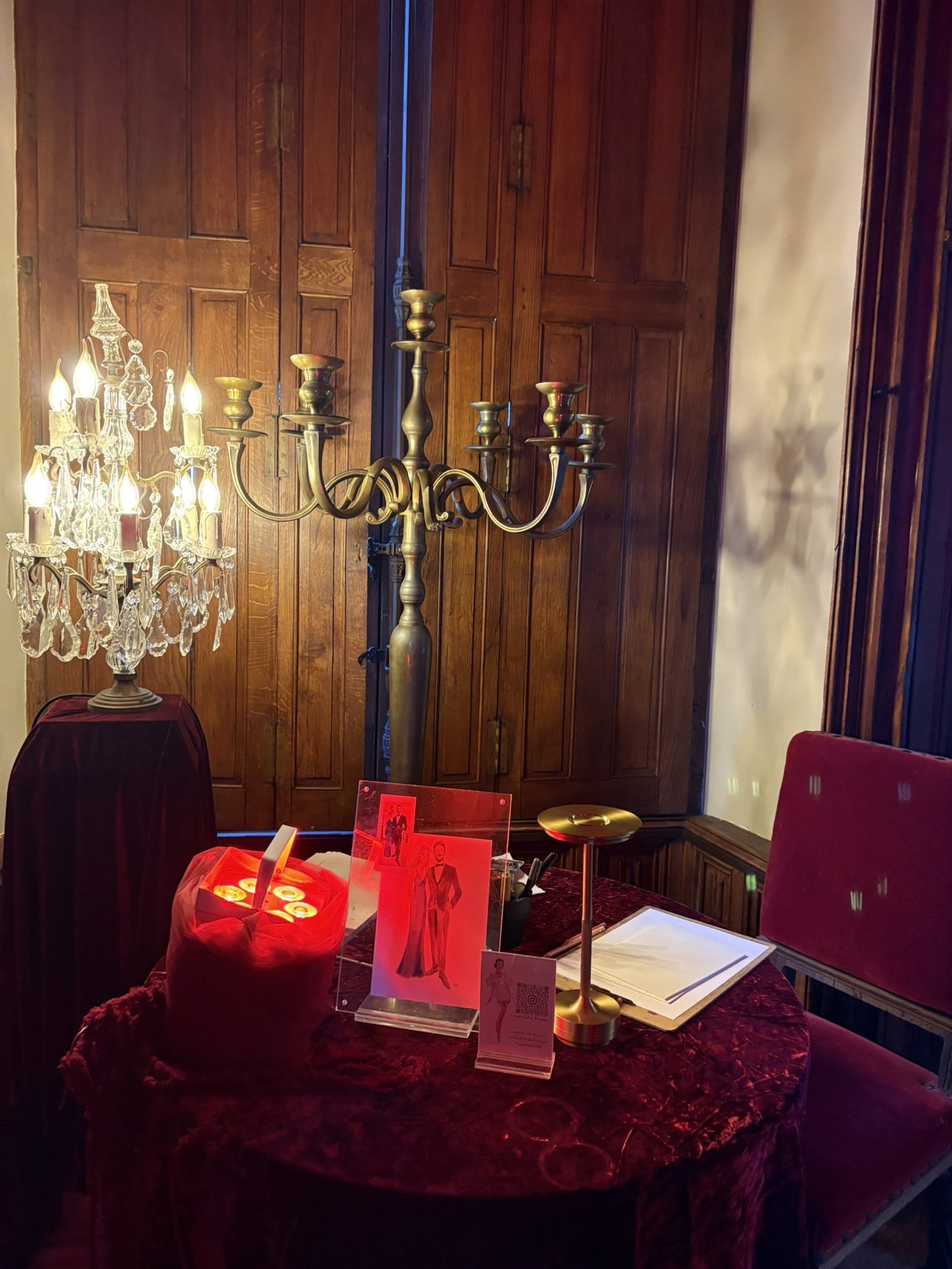 Live painting setup during the candlelit retreat dinner at Château Challain