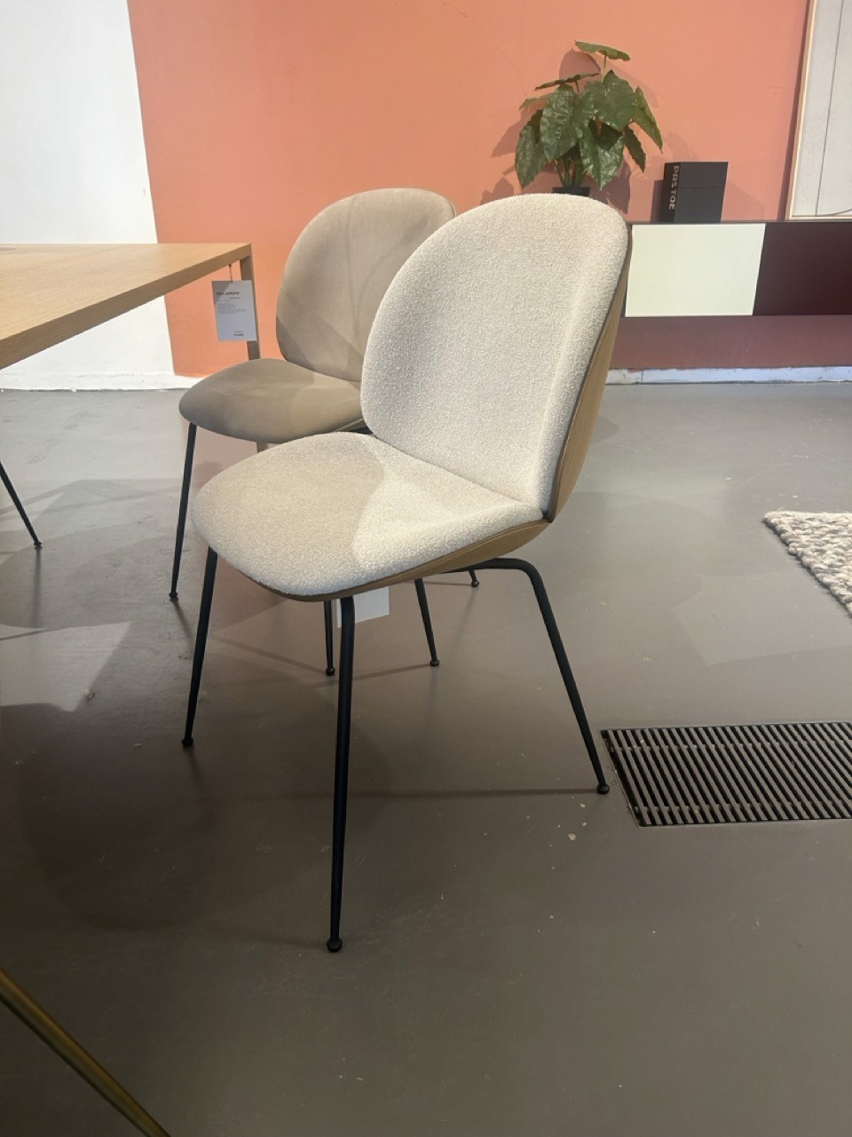 Around coffee table zwart