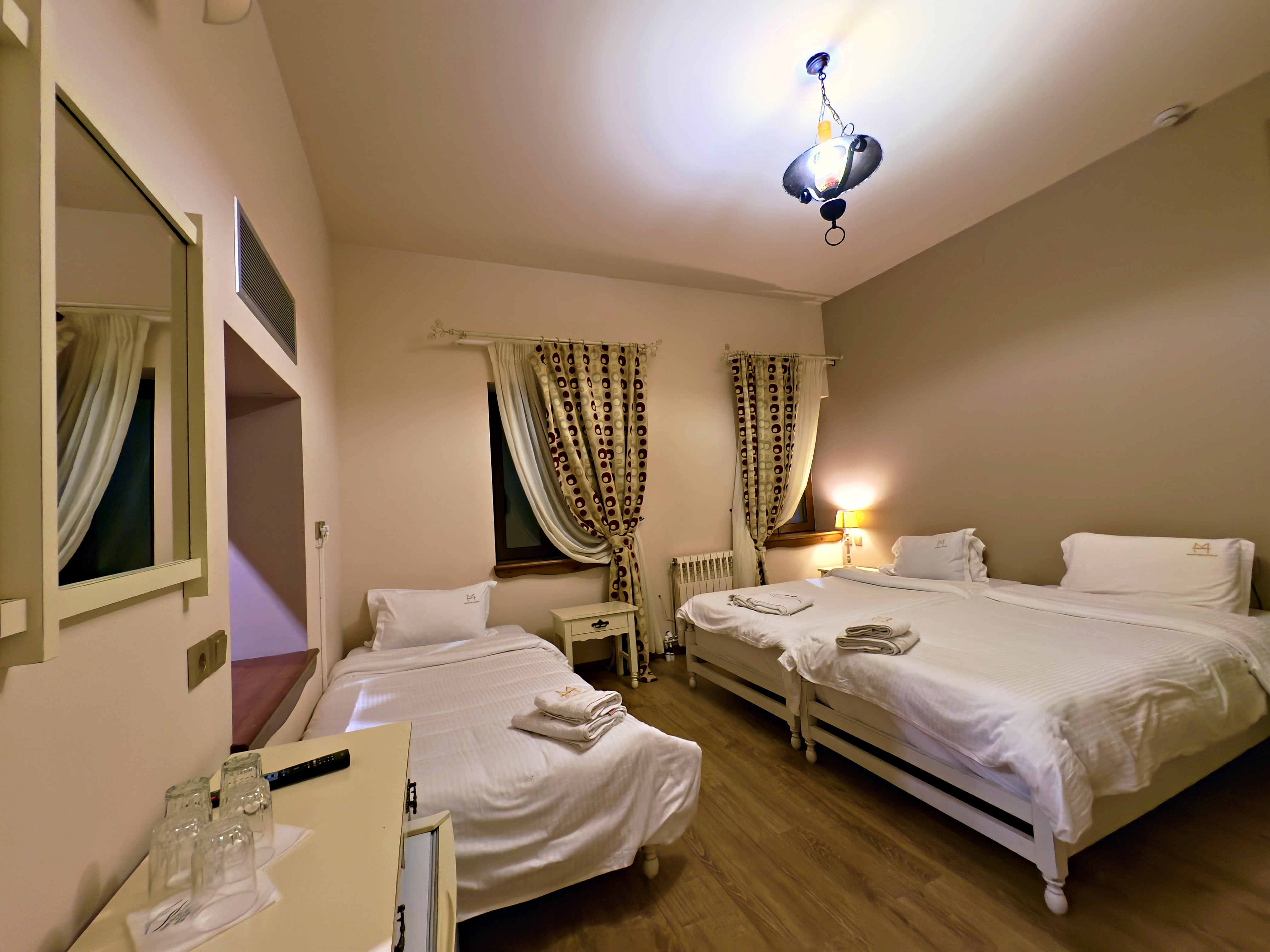 Room gallery image 1