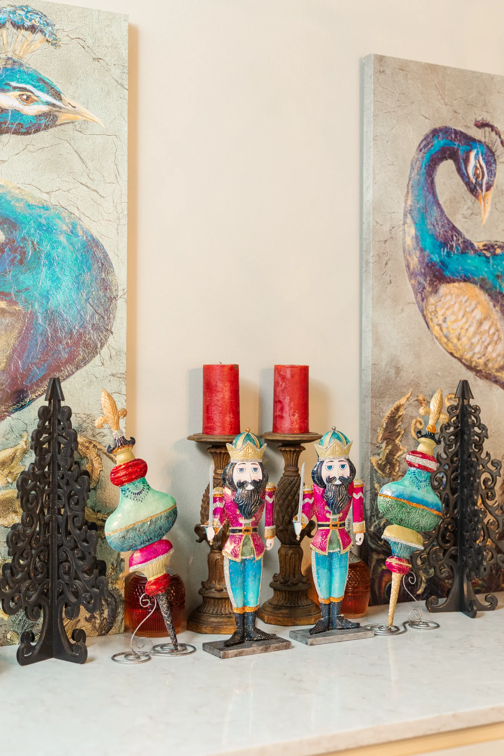 Luxury table setting by Sarah Overall Events with pink embroidered napkins, gold-rimmed plates, floral arrangements, and personalized menus in Shreveport.