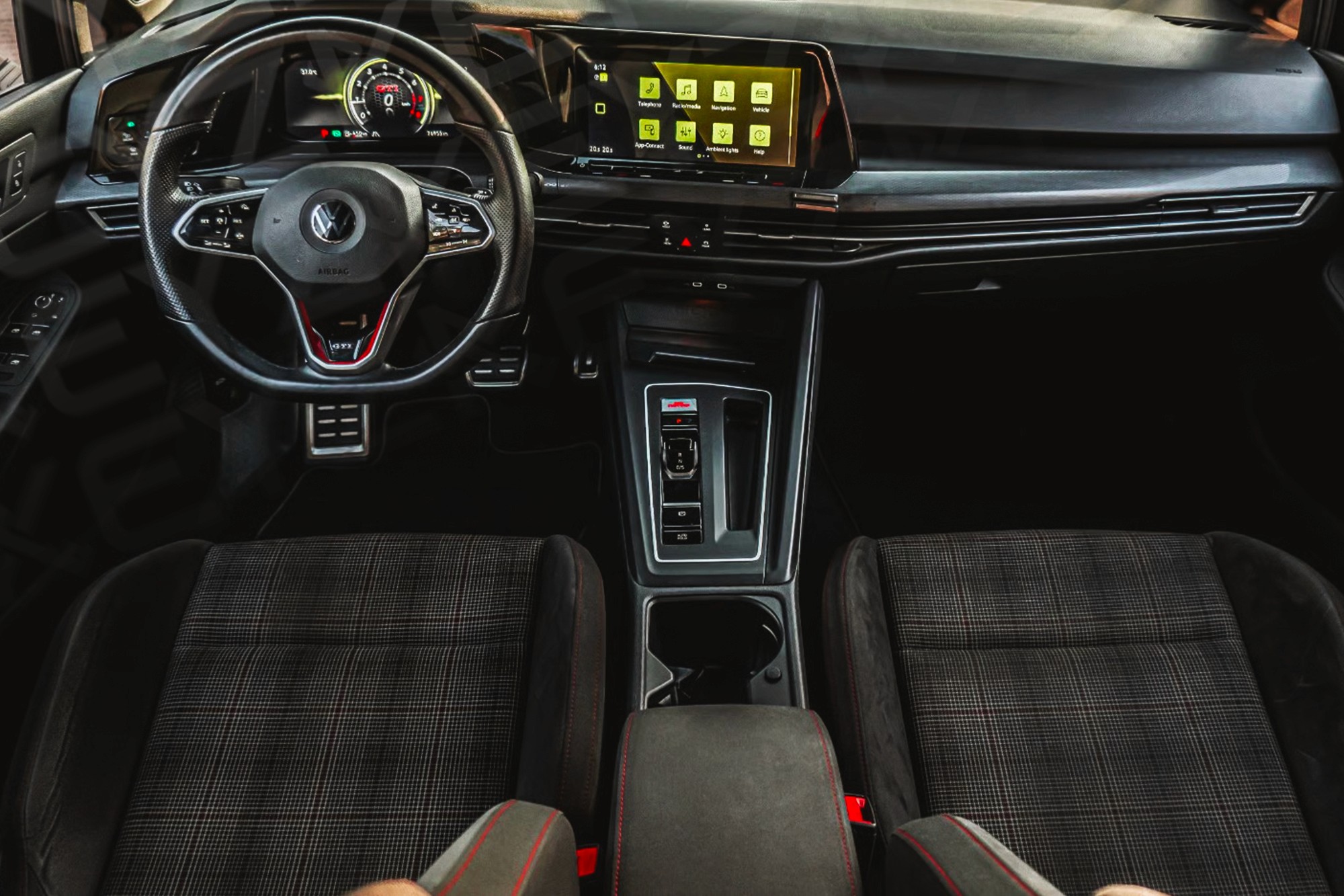 Vue interieur Golf 8 GTI Gris – Location Berline à Dubaï | Keyz Rent