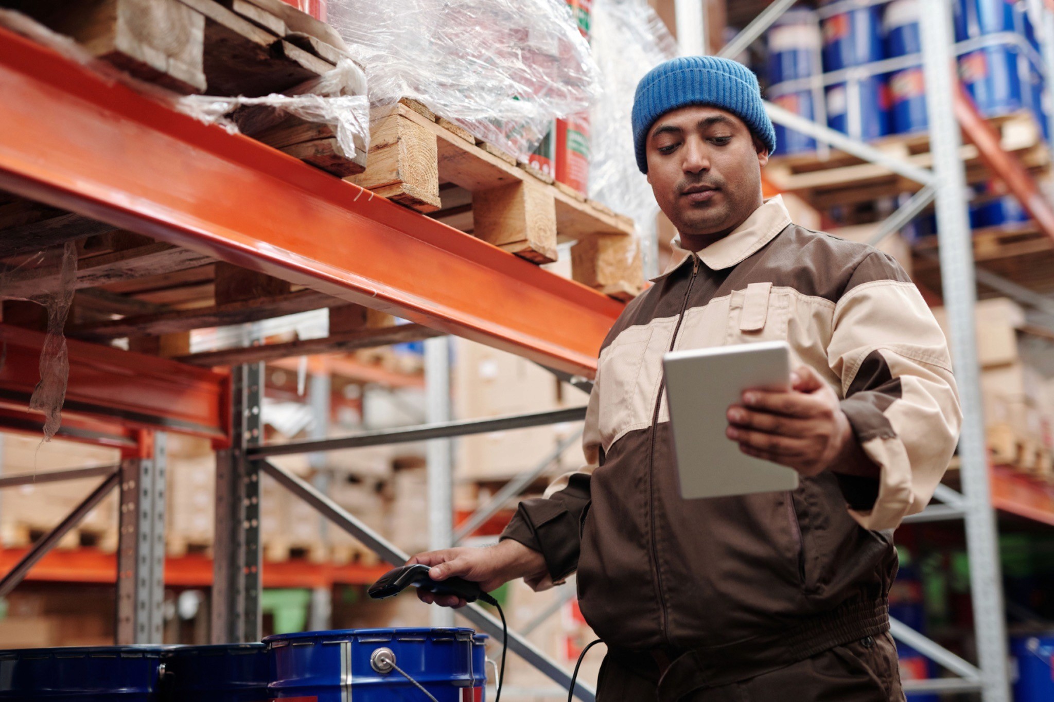 Entrepôt logistique avec suivi de stock synchronisé pour l'e-commerce