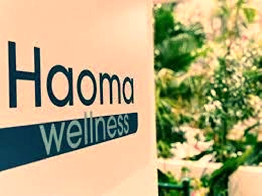 a person getting the hair done