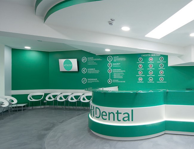 reception esclusiva per interventi dentali moderni in centro commerciale