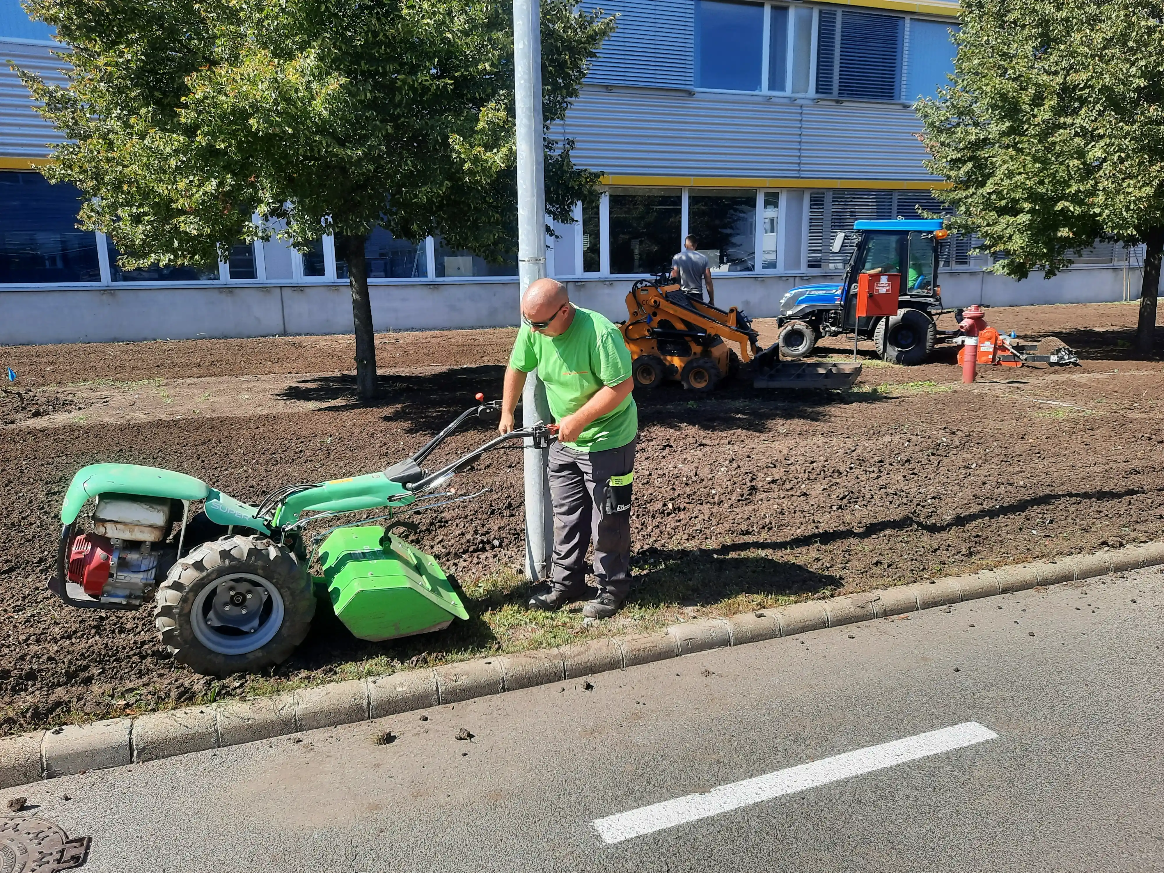 Talajmarózás ipari zöldterület telepítéséhez