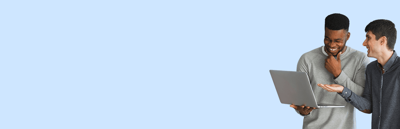 Equipe de especialistas de Service Desk da FindUP colaborando em um ambiente corporativo, focados no atendimento de TI ágil e eficiente