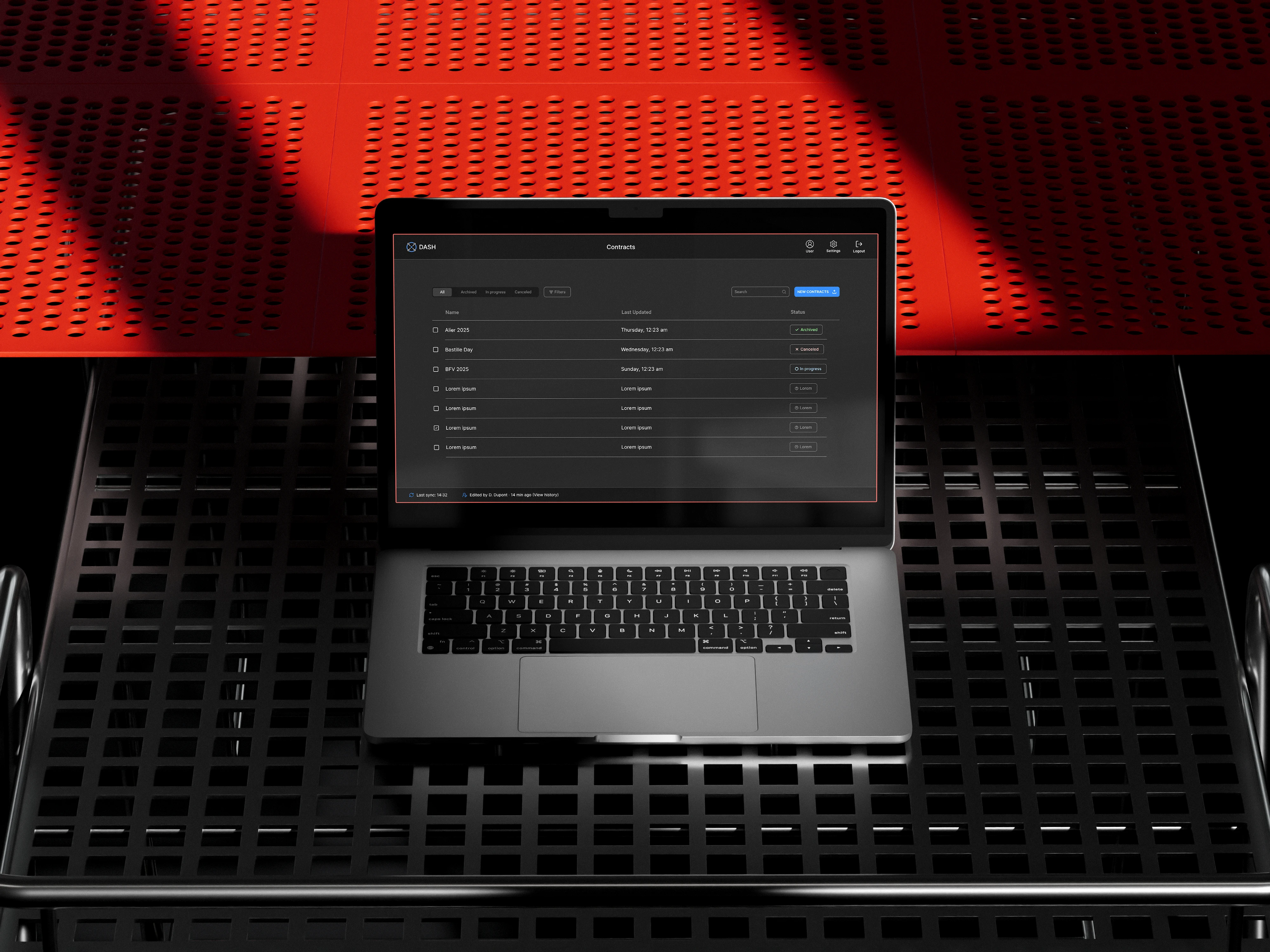 Mise en situation de l'interface Dash : Dashboard de gestion opérationnelle sur poste de contrôle. La vue synthétise le pilotage des contrats et le suivi des bundles d'essaims, offrant une maîtrise totale du cycle de vie des missions.