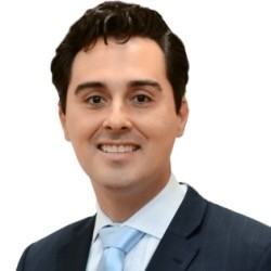 man wearing black shirt