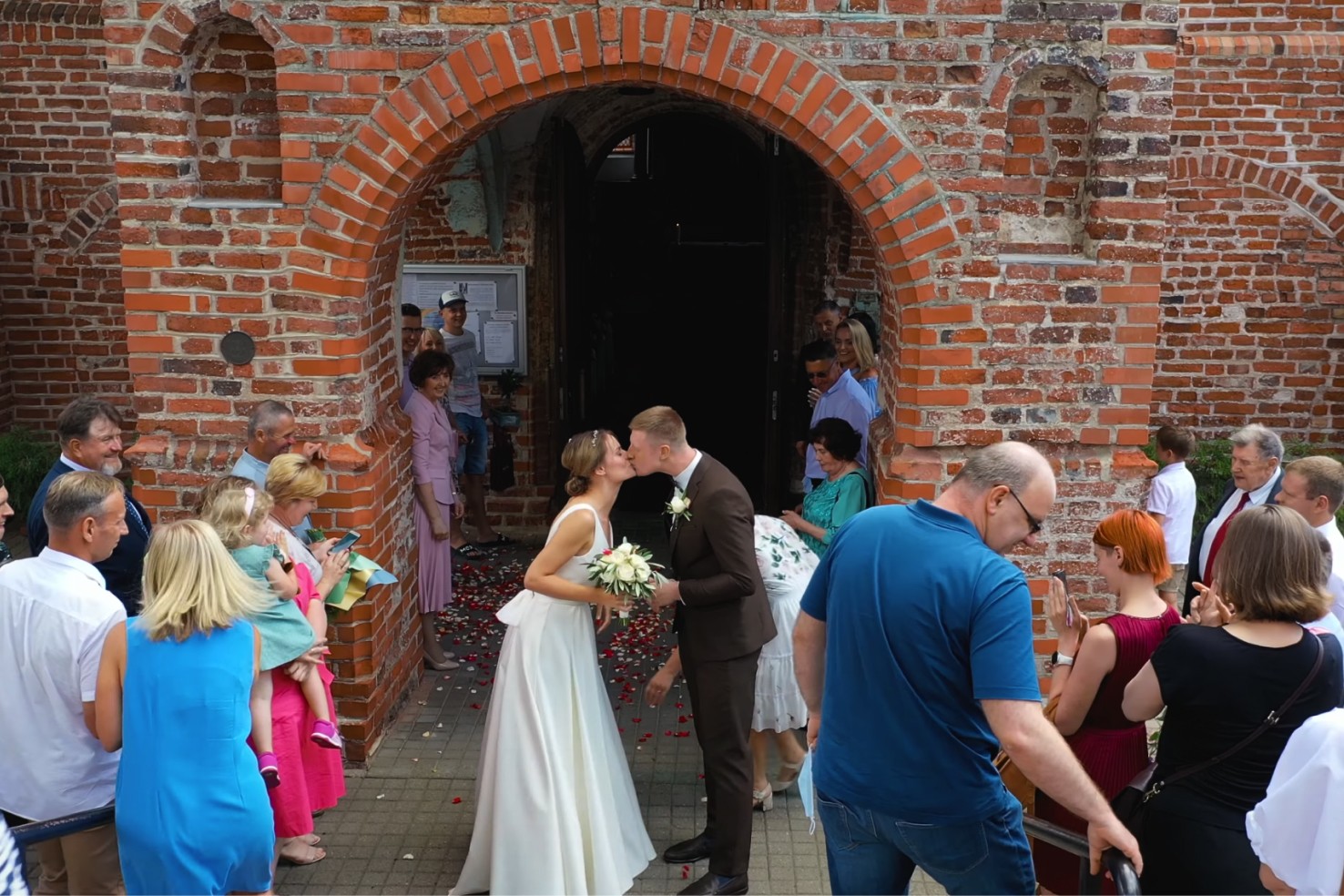 Dron Real Estate business.Make picture which describe fast video and foto editing 1-3 days.