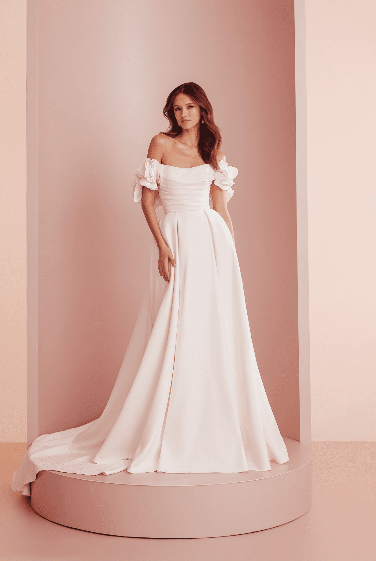 Minimalistisches Hochzeitskleid aus Satin