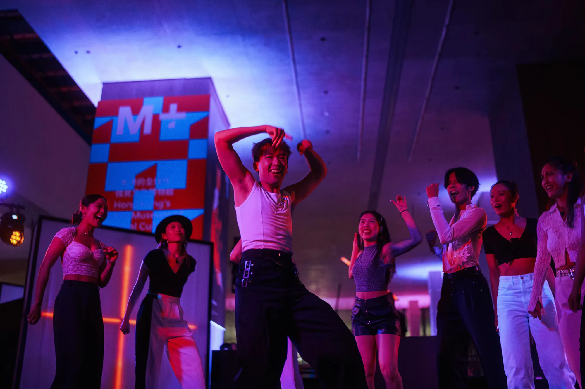 M+ Night Parties — project image 06 by Roman Olinchuk. 香港攝影、創意影像及視覺敘事作品。