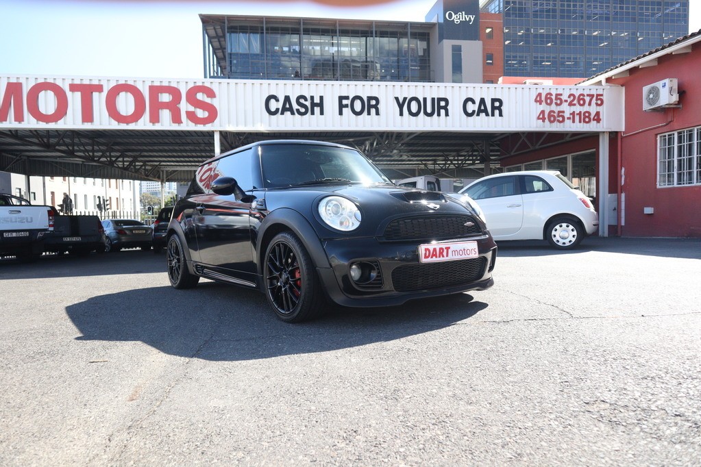 A view of the top of the eiffel tower