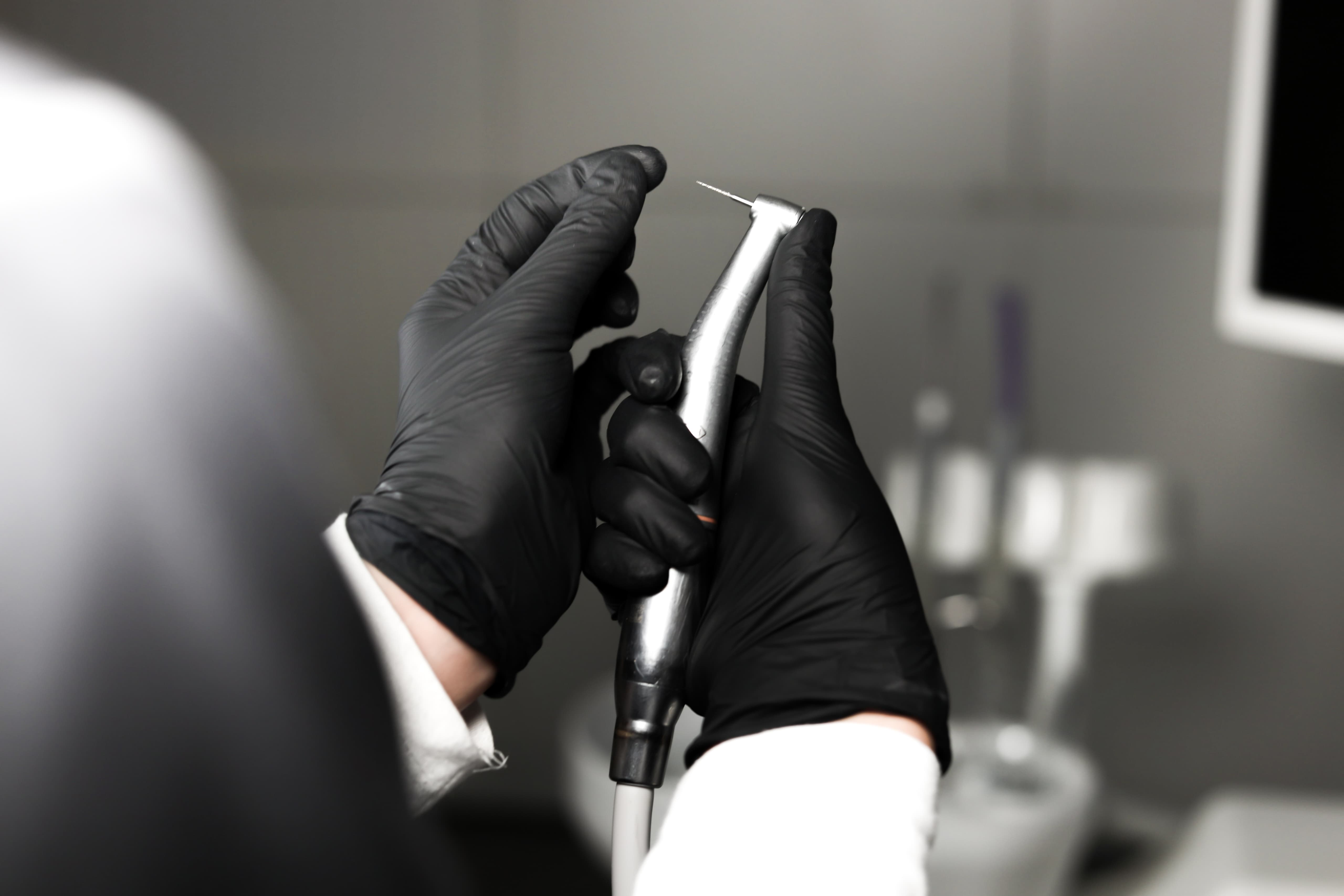 Aufsatzwechsel einer Zahnbohrmschine