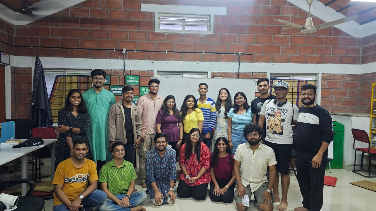 A group photo of Team Varta Varan with SolveNinja team