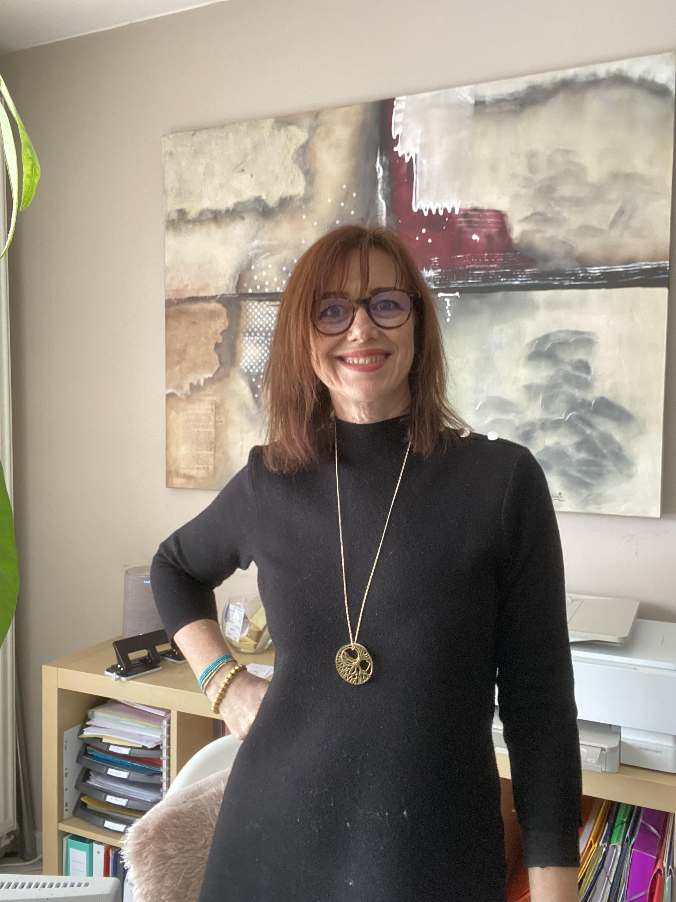 Image de Gaëlle Gacouin qui est mentore pour les dirigeants d’entreprises. Elle propose un accompagnement pour qu’ils retrouvent du sens au quotidien et diminuer le stress et l’anxiété entre autre.