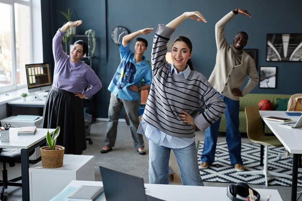 3 Salariés font leurs test sur les stations check'Up Nomad