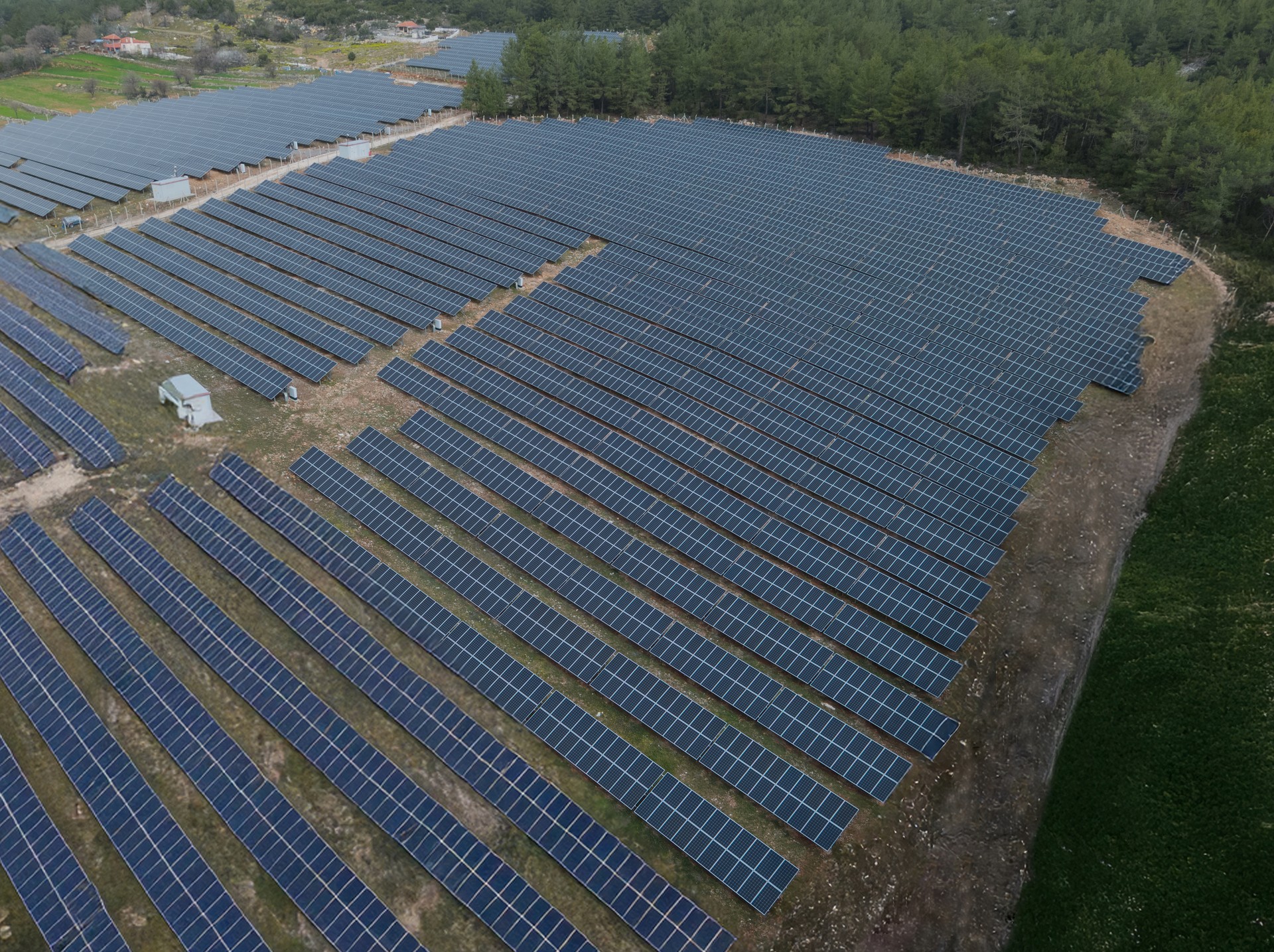 Karatay Güneş Enerji Santrali havadan görünümü.