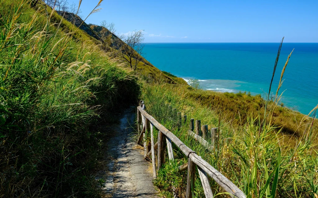 Fottur i Parco Naturale del Monte San Bartolo, Italia | Expa Travel