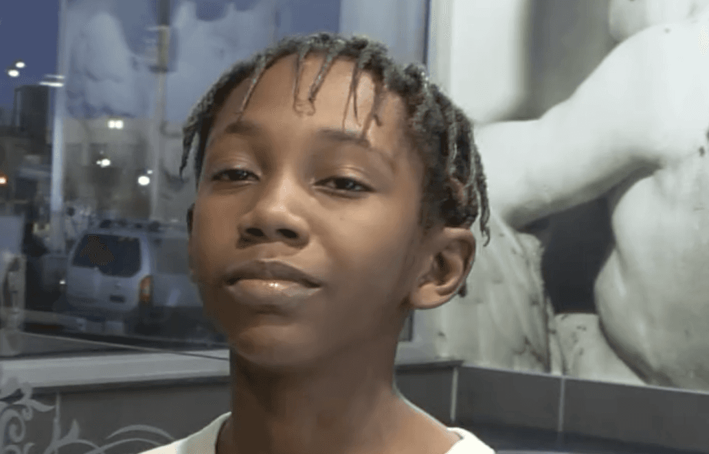 White branded cap with turquoise logo placed on fresh lemons in a red bowl