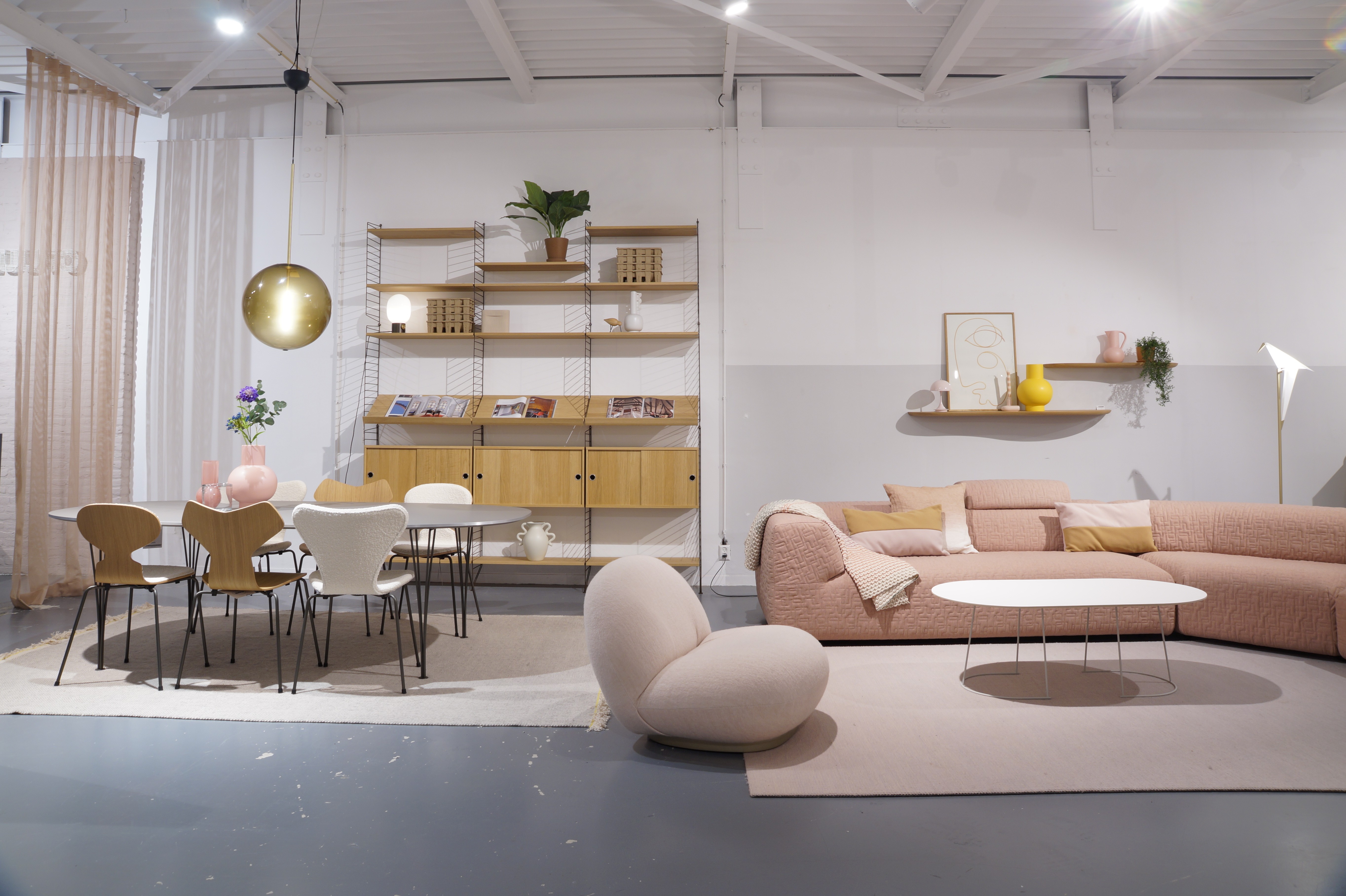 showroom Flow_Aztec_Series 7 Fritz Hansen_String