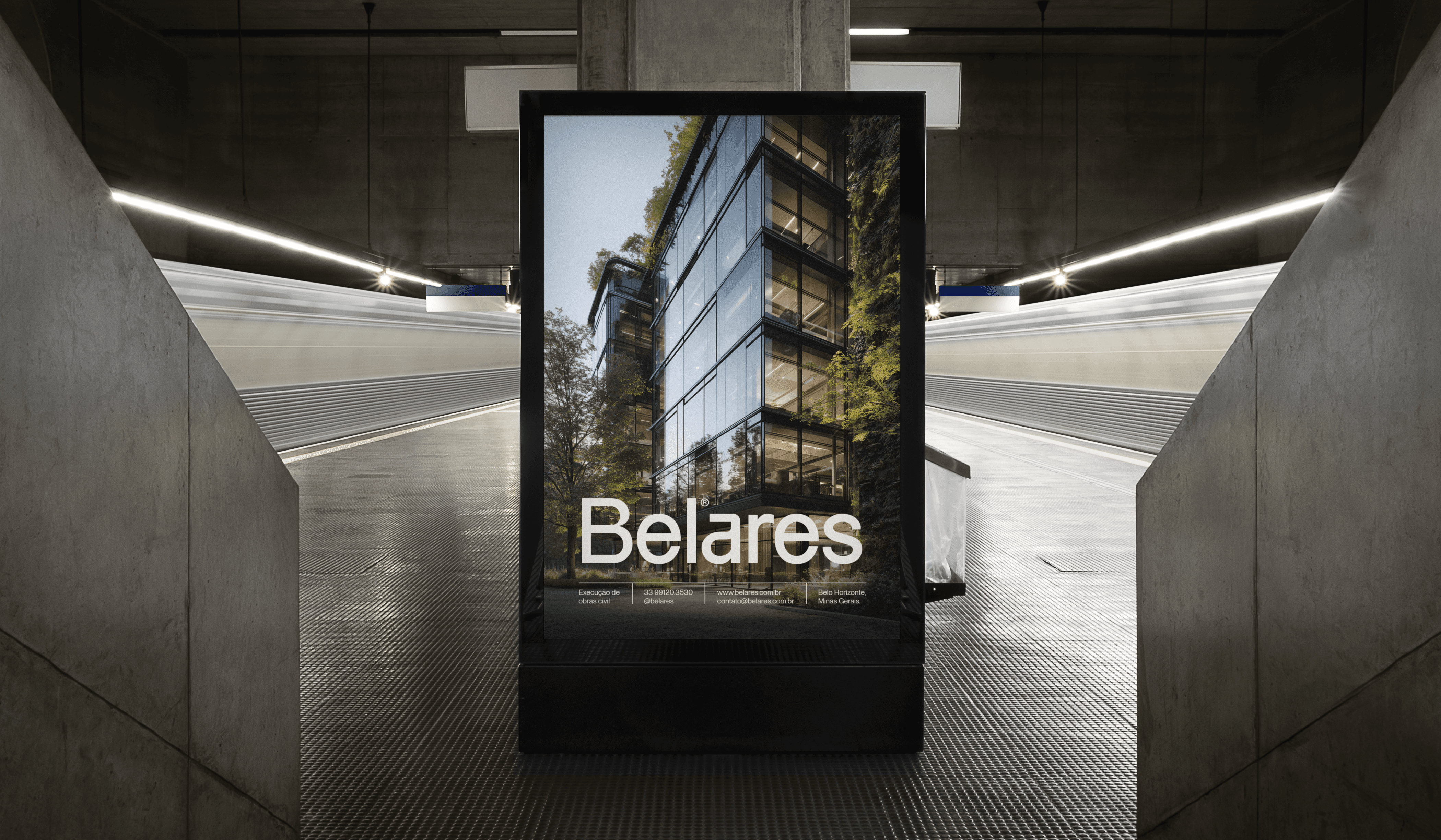 Painel publicitário da CSD Fintechs em estação urbana com mensagem sobre inovação no setor financeiro.