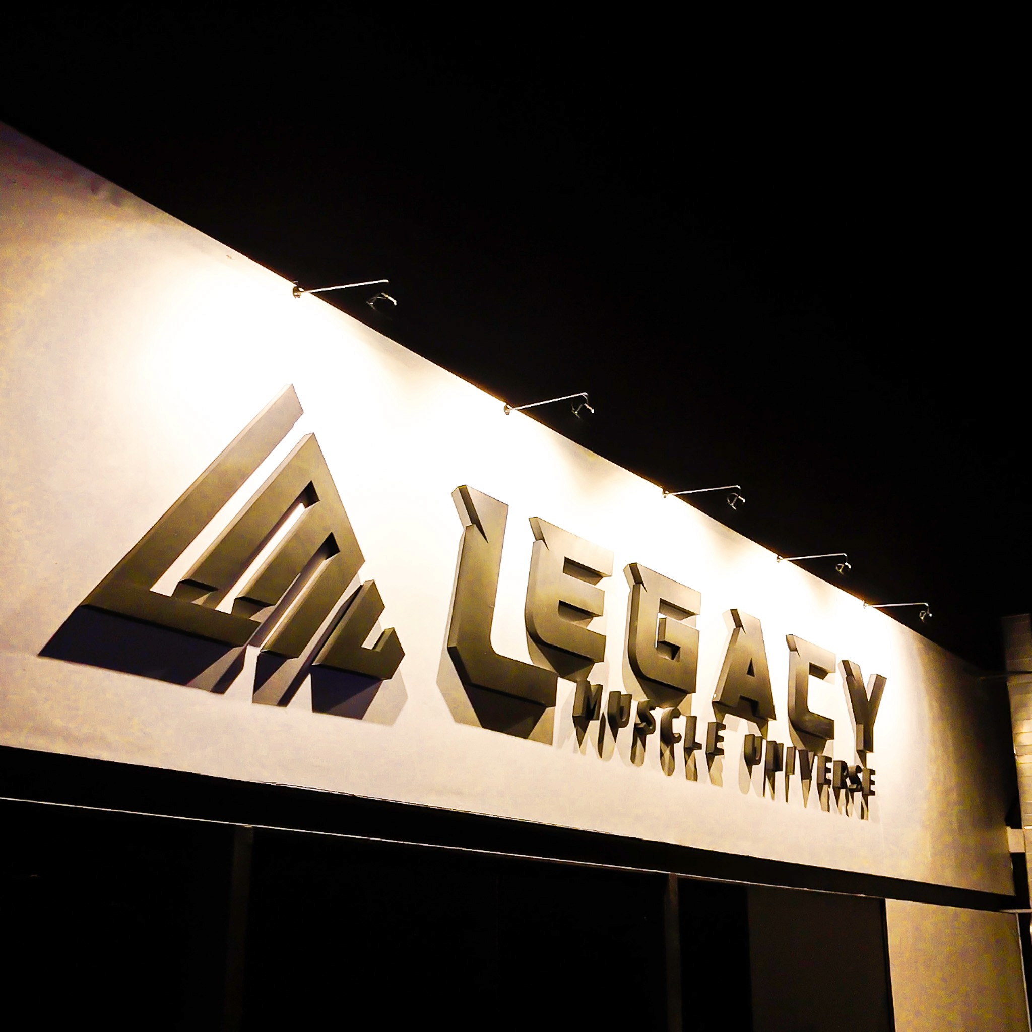 Welcoming entrance to Legacy Muscle Universe Koh Samui, a premium gym and wellness hub in the heart of Koh Samui.