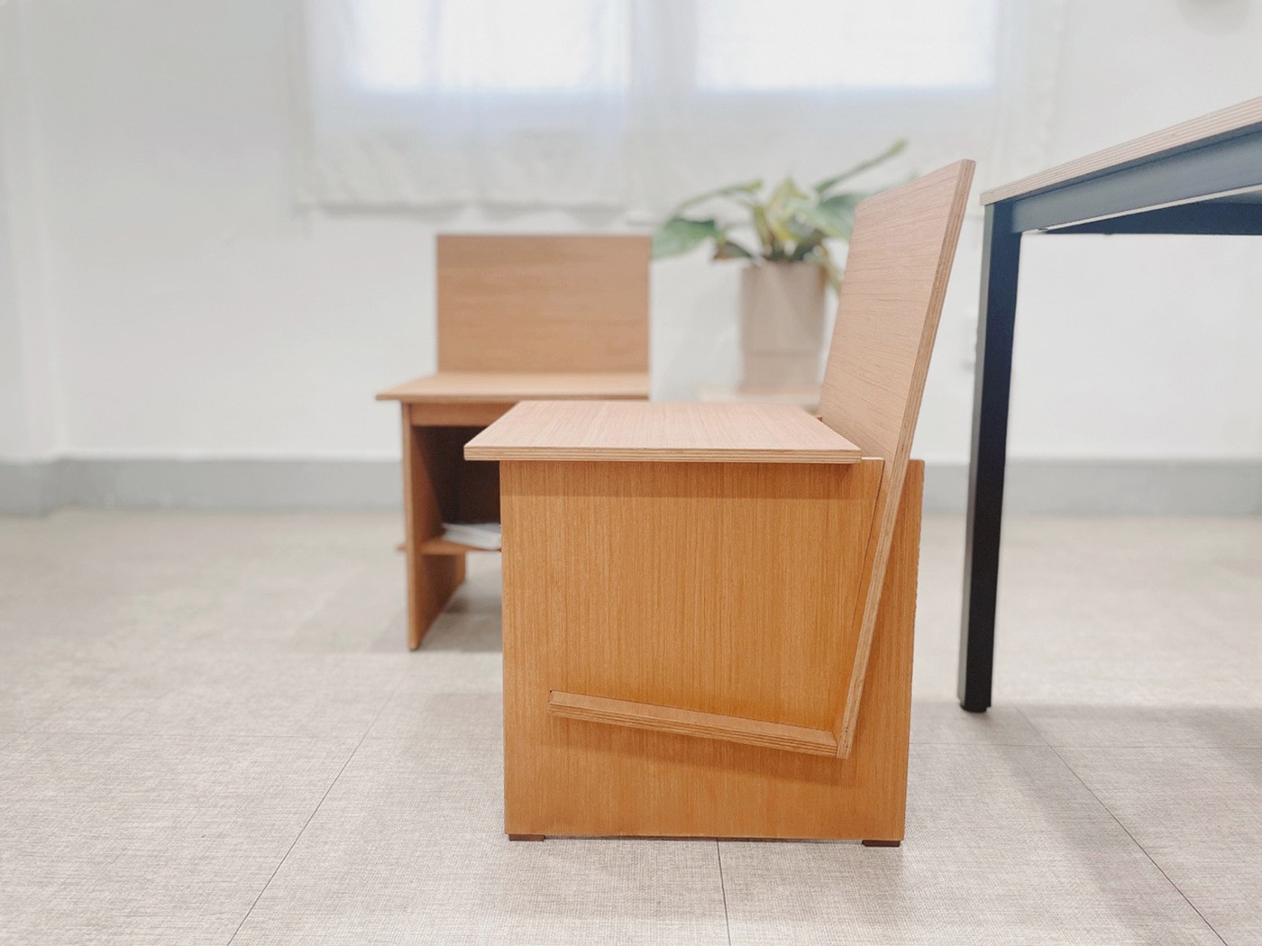 Pause Chair 의자 실내 디스플레이 02 – 모듈형 합판 체어, Studio Underscore