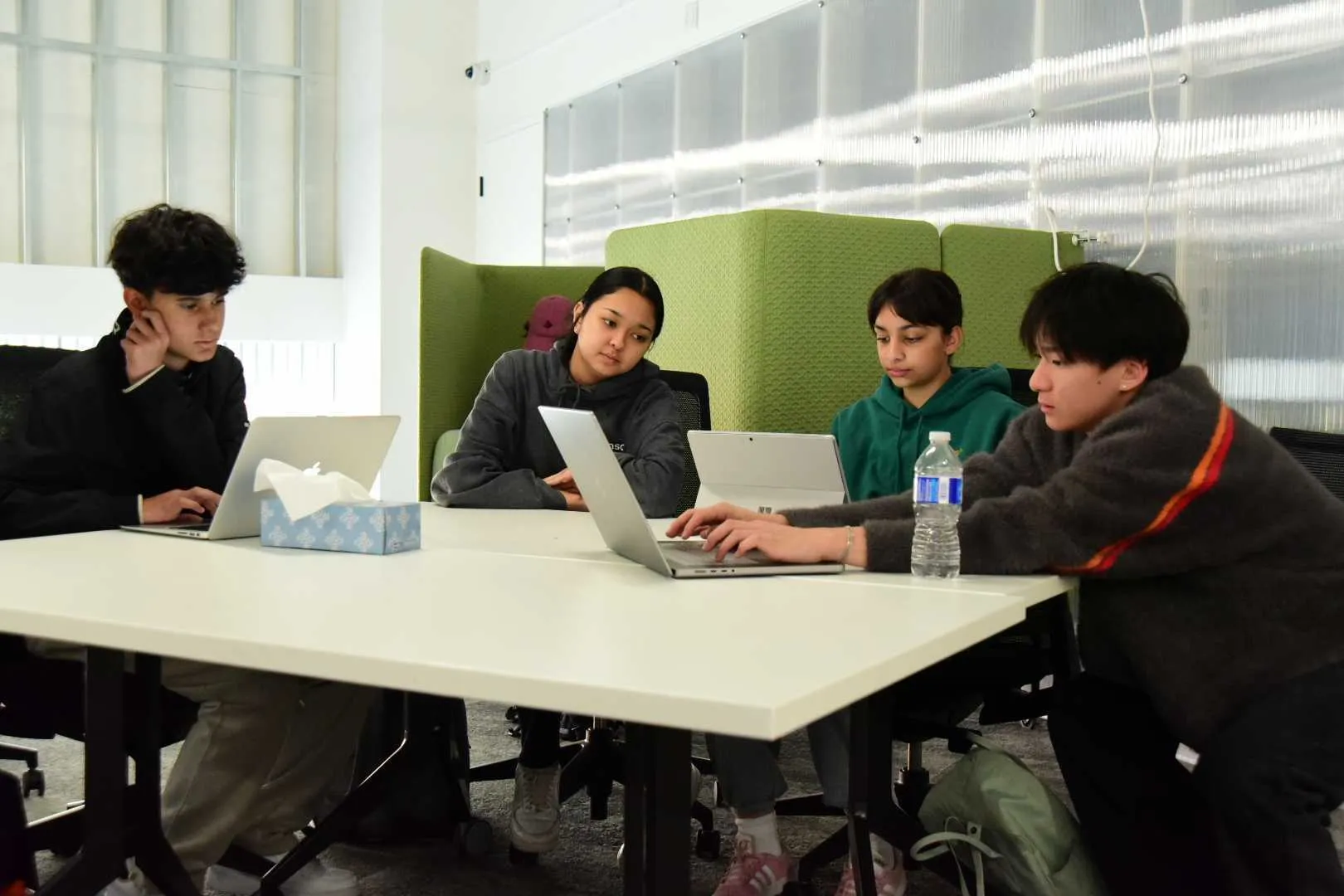 Life at TKS — students and mentors during the program (photo 4)